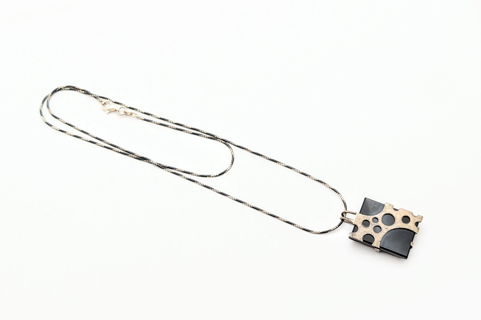 Sterling Silver Geometric Ladies Necklace: Length: 19in