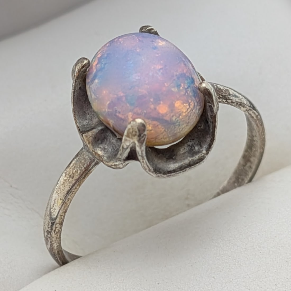 Mexico Sterling Silver Iridescent Ladies Ring: Size: 7