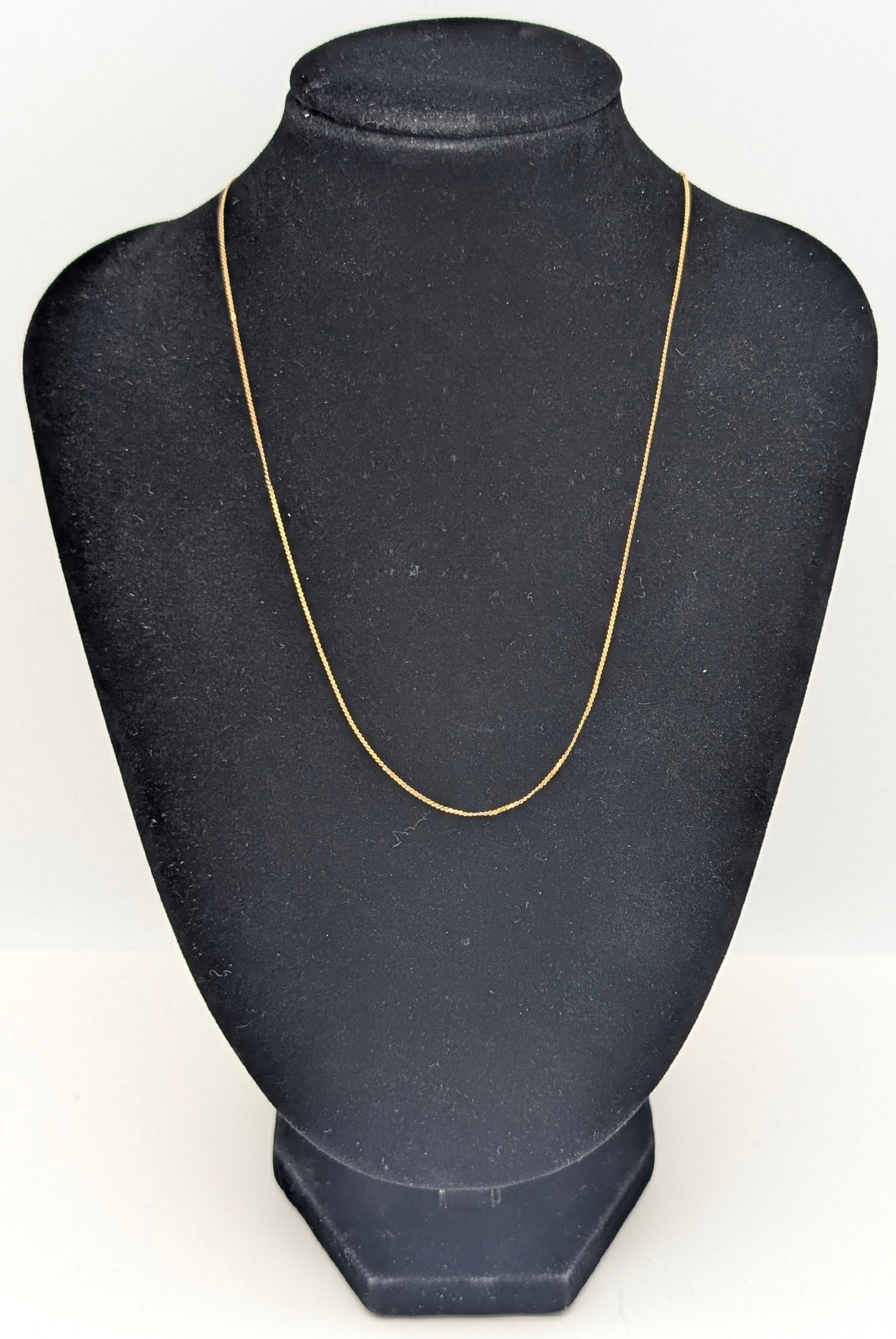 14K Gold Serpentine Chain Ladies Necklace - 0.9g: Length: 18in Clasp is broken - see pictures