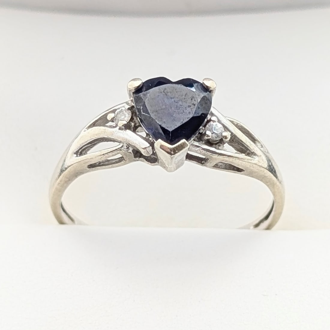 10K White Gold Blue Heart Gem Ladies Ring - 1.75g (1 of 7)