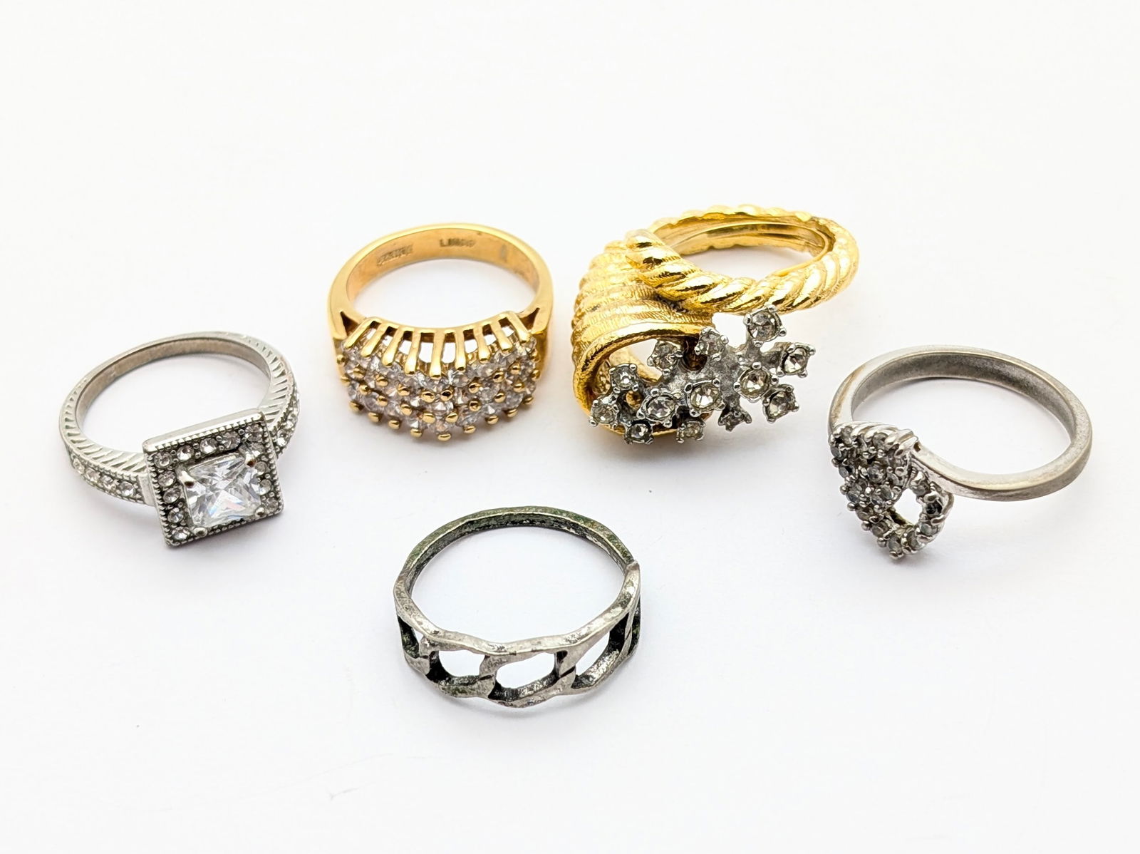 Lot of 5 Costume Ladies Rings - Gold tone & Silver tone (1 of 7)