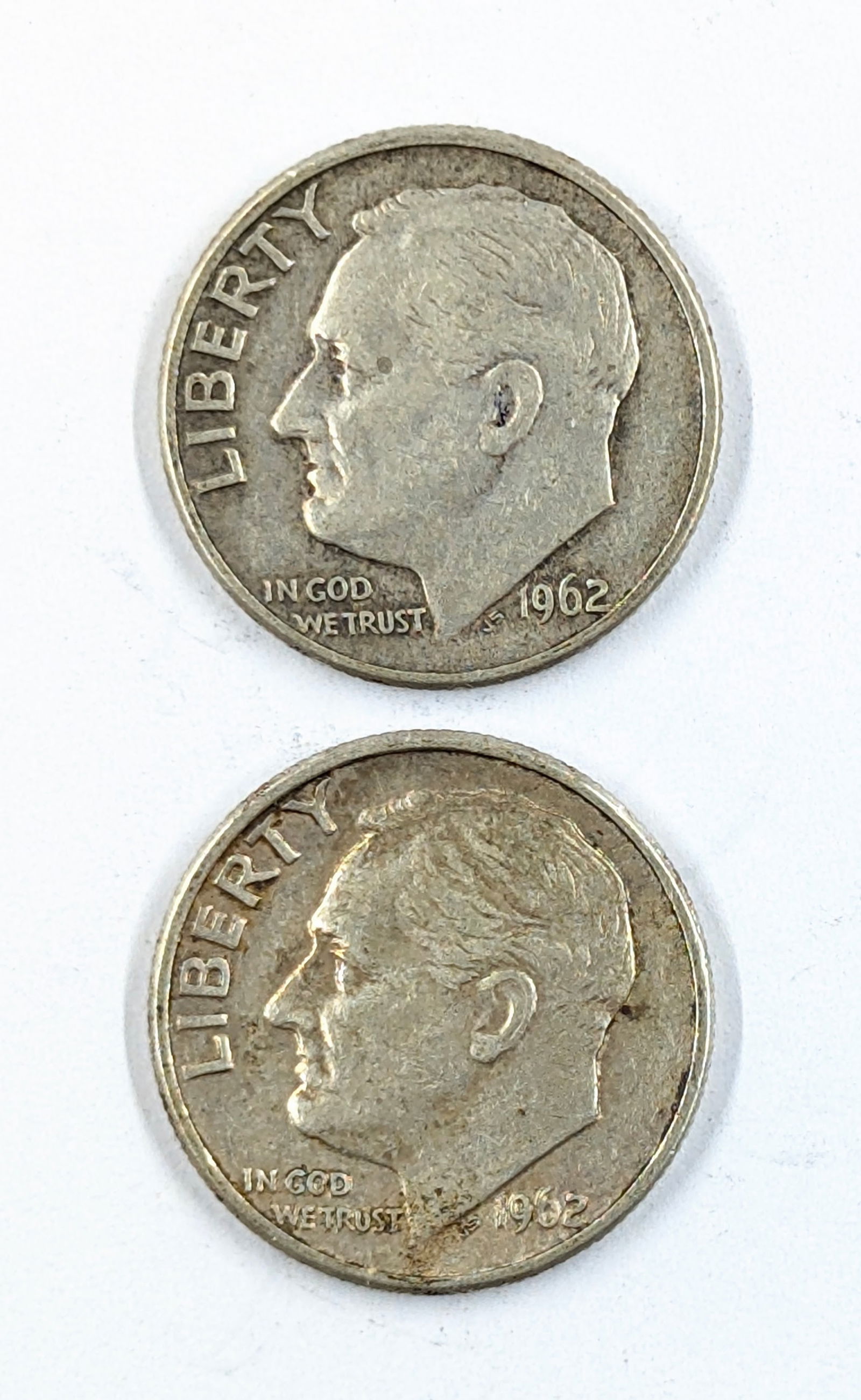 Lot of 2 Silver Roosevelt Dimes - 1962 P/D (1 of 2)