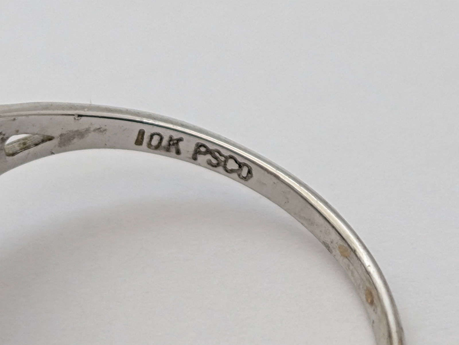 10K White Gold Onyx Filigree Ladies Ring - 1.45g - 4