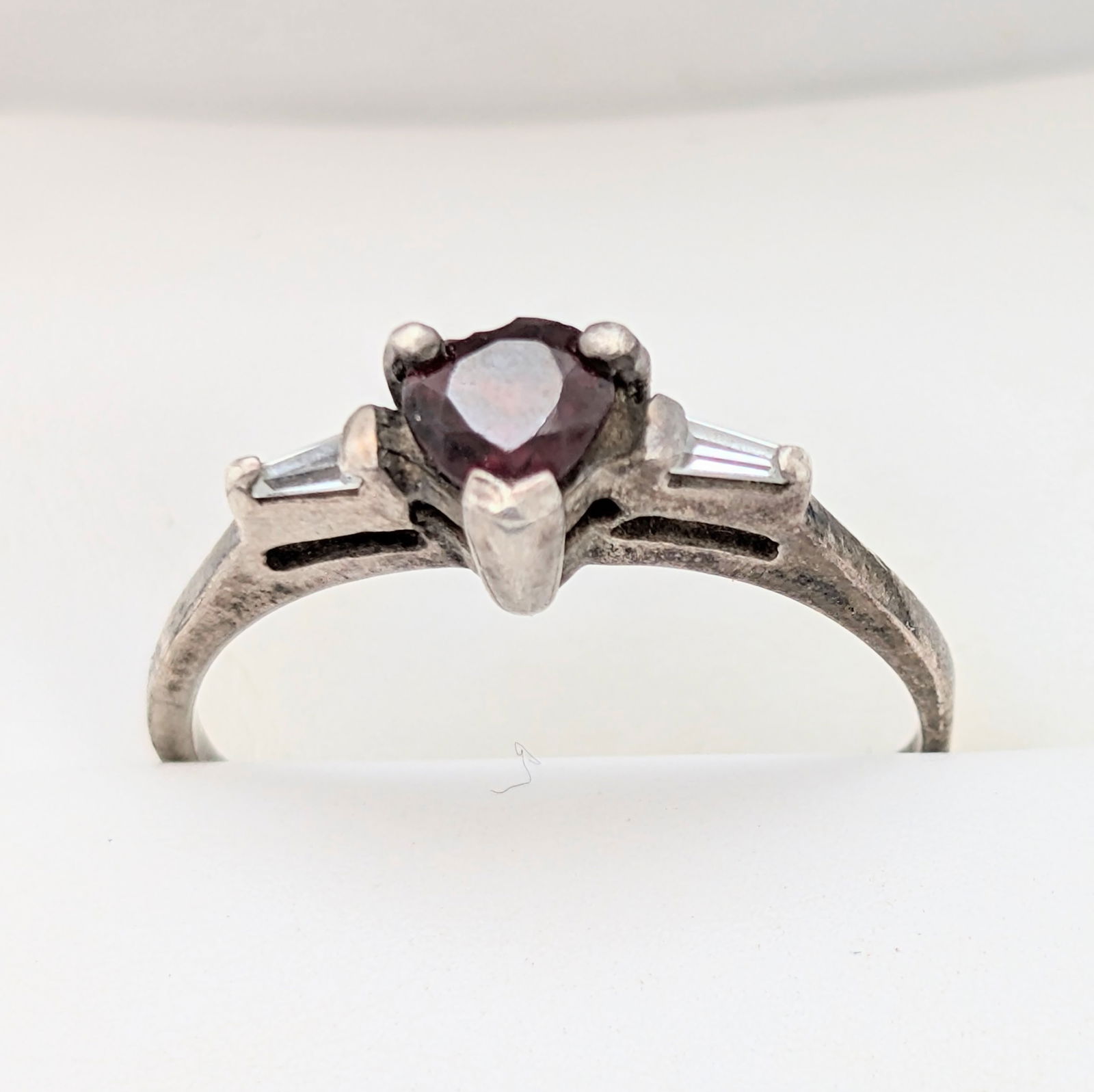 Vintage Sterling Silver Red stone Ladies Ring (1 of 4)
