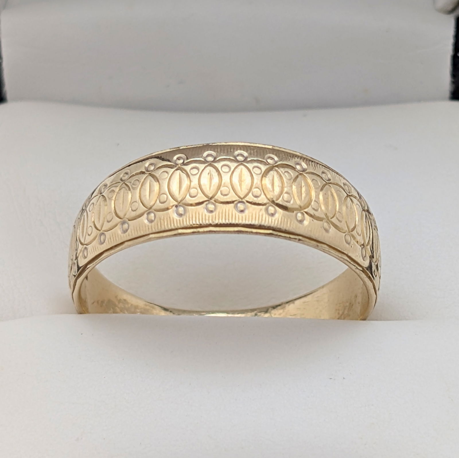 14K Gold Decorative Design Men's Ring - 5.07g (1 of 5)