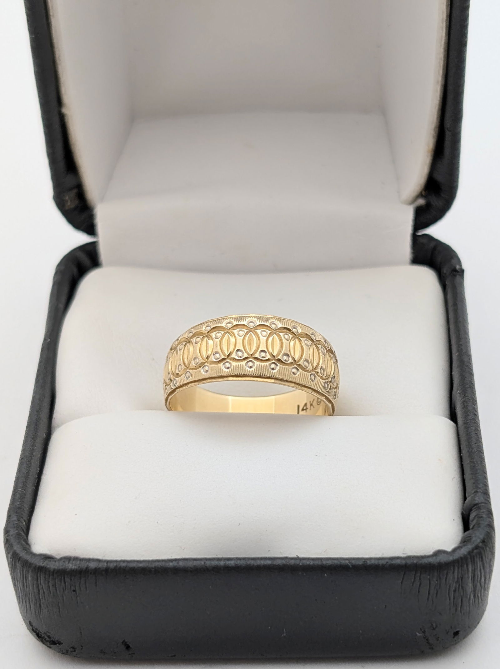 14K Gold Decorative Design Ladies Ring - 3.79g - 2