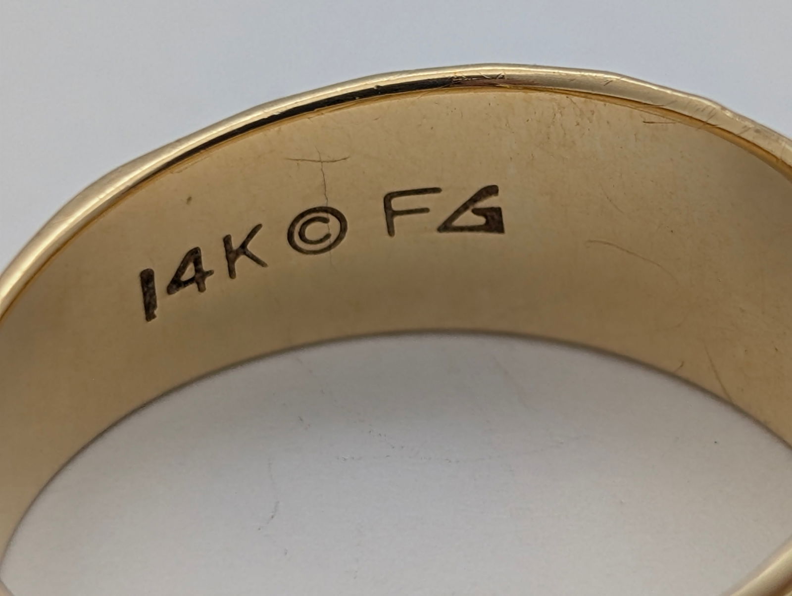 14K Gold Decorative Design Ladies Ring - 3.79g - 5