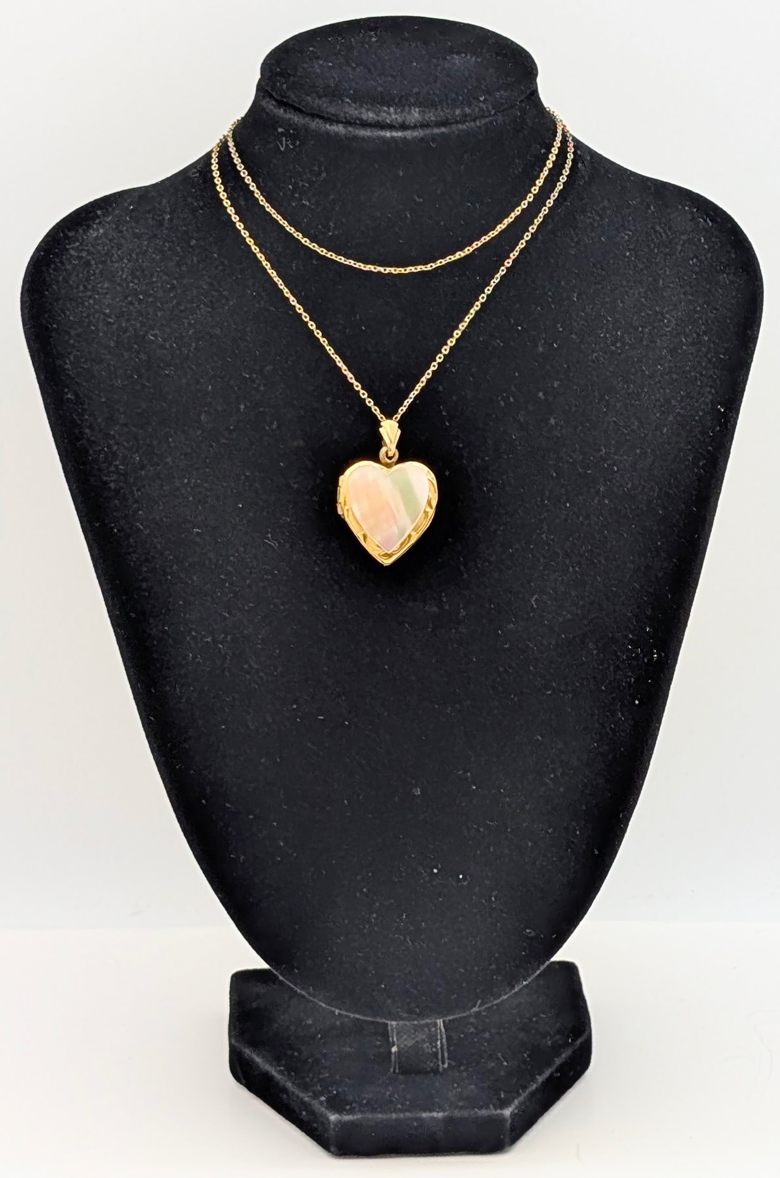 Sterling Silver Mother of Pearl Heart Locket Ladies Necklace - 5.22g - 2