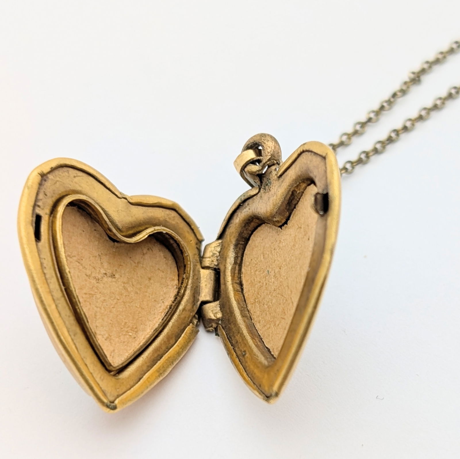 Sterling Silver Mother of Pearl Heart Locket Ladies Necklace - 5.22g - 4