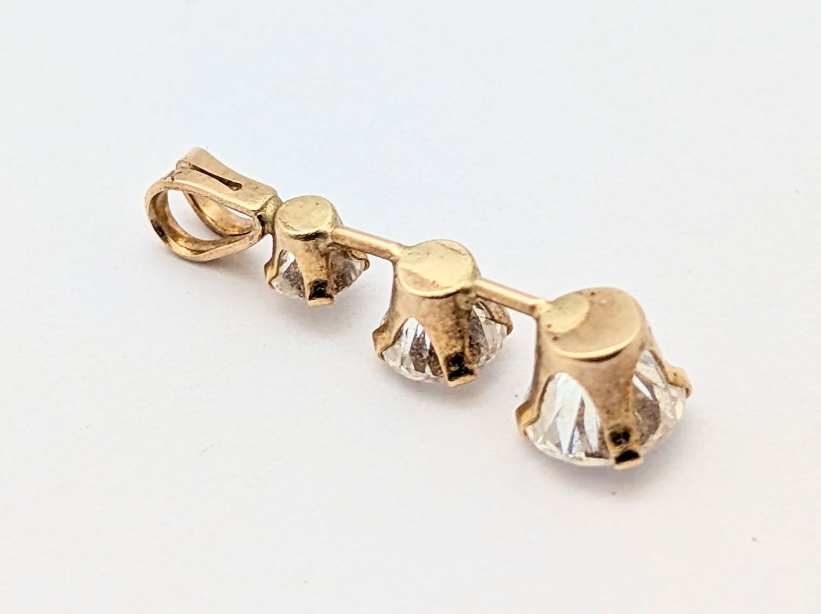 3 Stone 14k Gold Pendant - 0.56g - 3