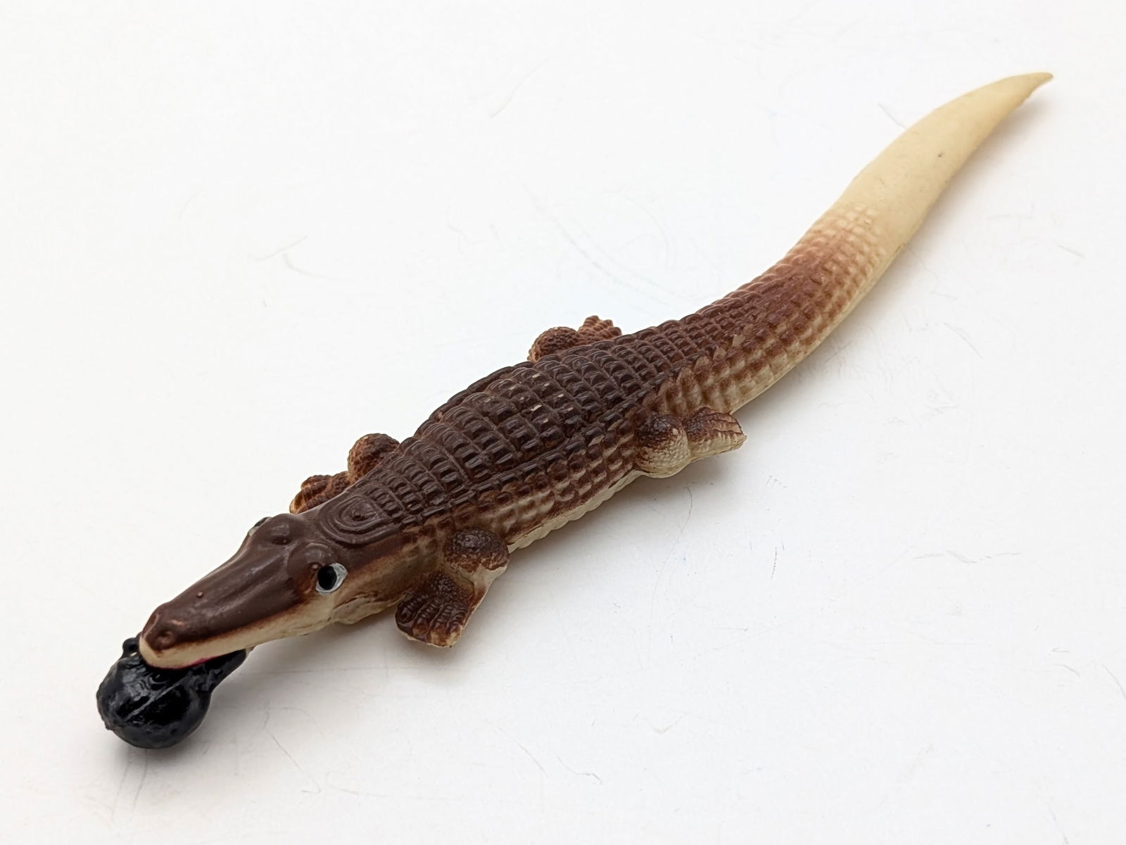 FEATURE Vintage Voodoo Celluloid Alligator Pencil Holder: Made in Japan 