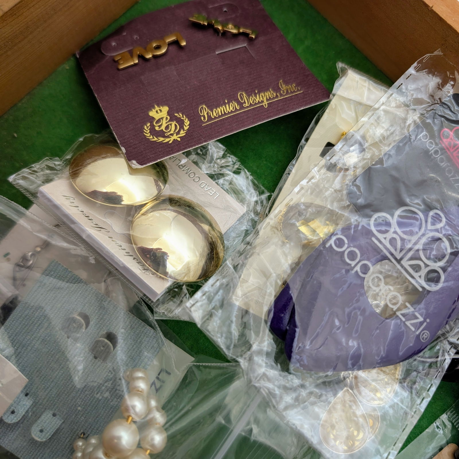 Large Lot of Jewelry Pieces- Pins, Earring, Pendants, ect - 3