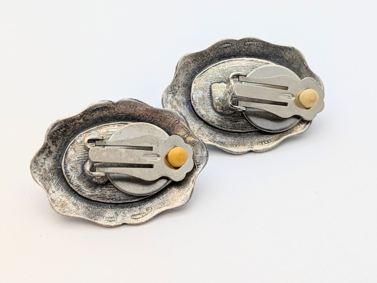 Vintage Etched Sterling Silver Blue Ladies Clip-on Earrings - 26.09g - 4