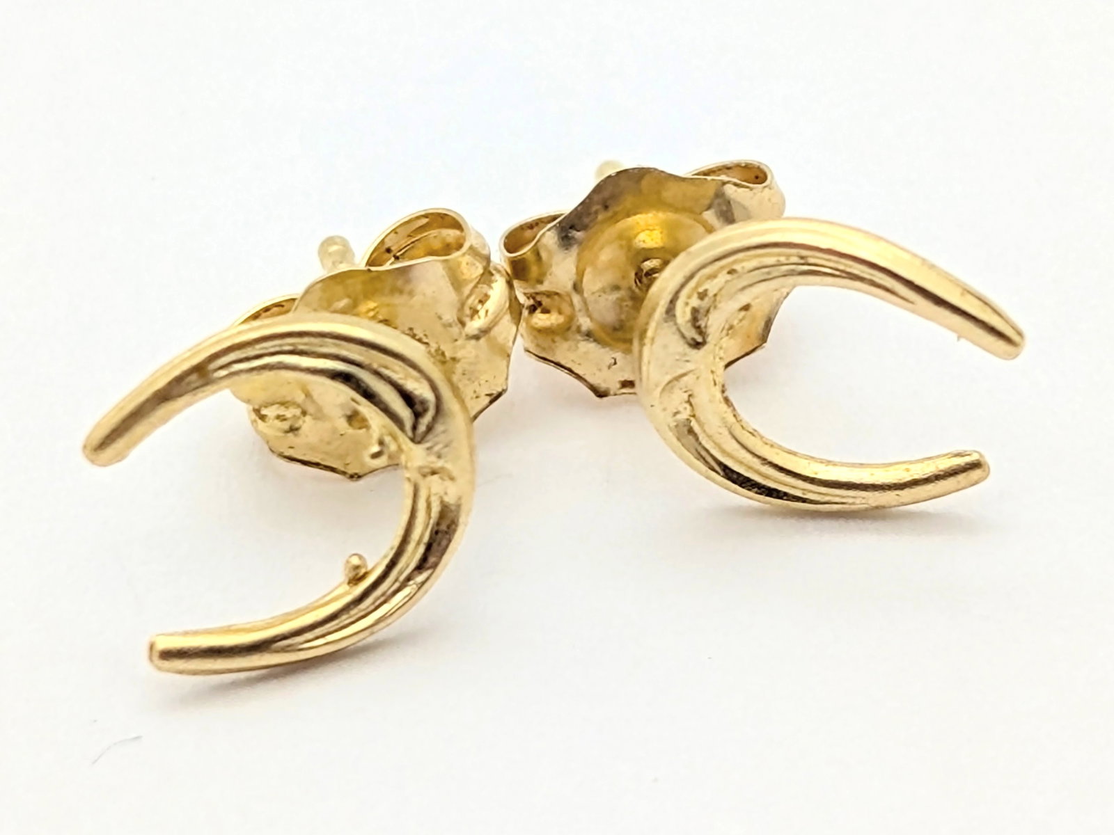 14K Gold Horseshoe Ladies Stud Earrings - 0.31g (1 of 5)
