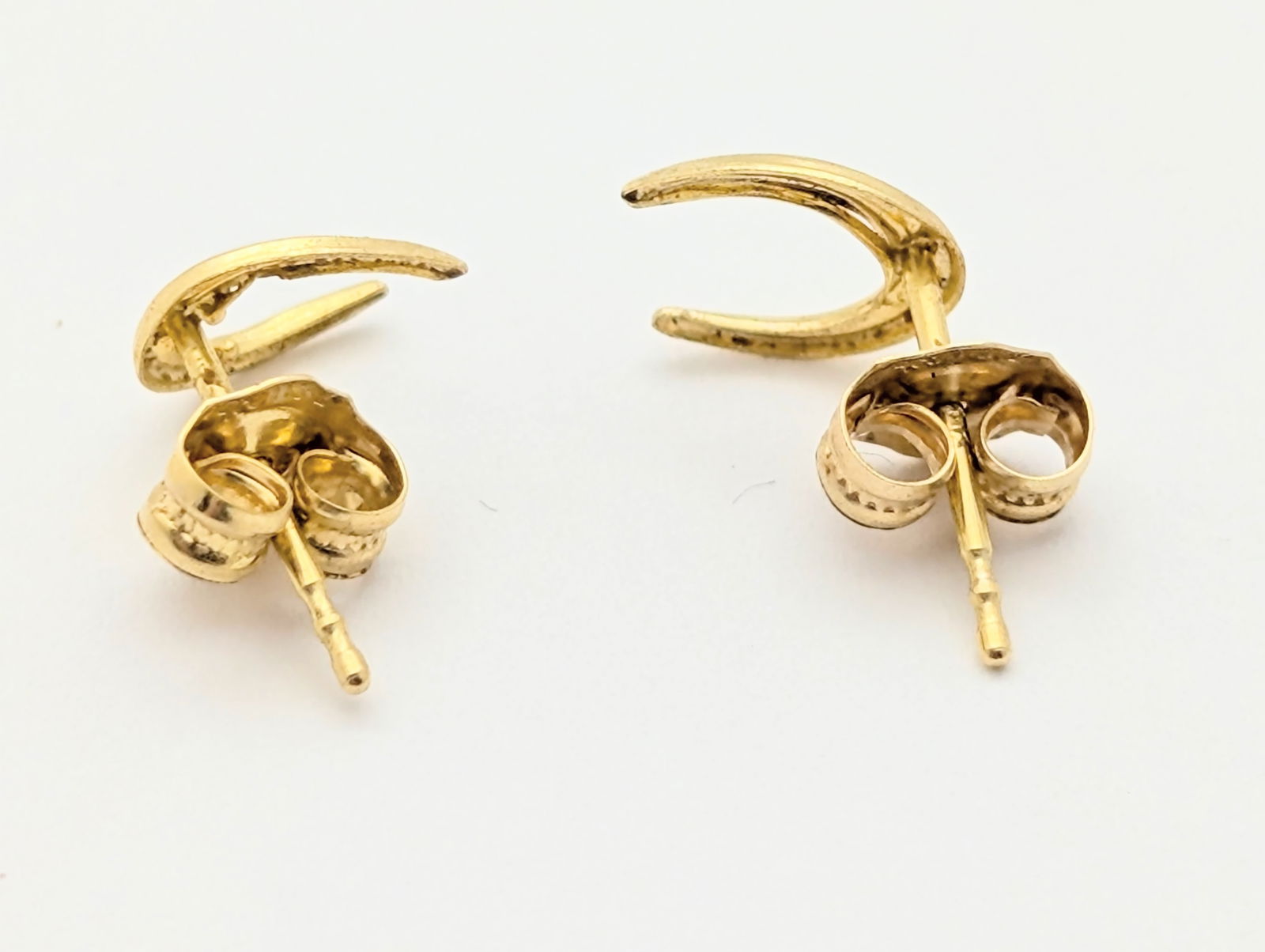 14K Gold Horseshoe Ladies Stud Earrings - 0.31g - 3