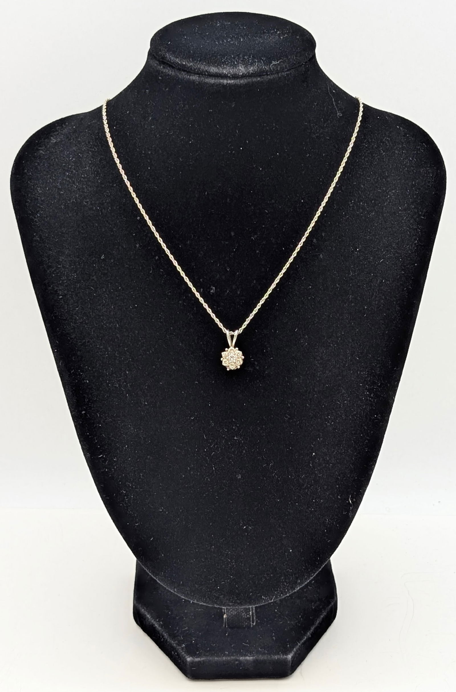 14K White Gold Cluster Ladies Necklace - 2.19g: Length: 16in