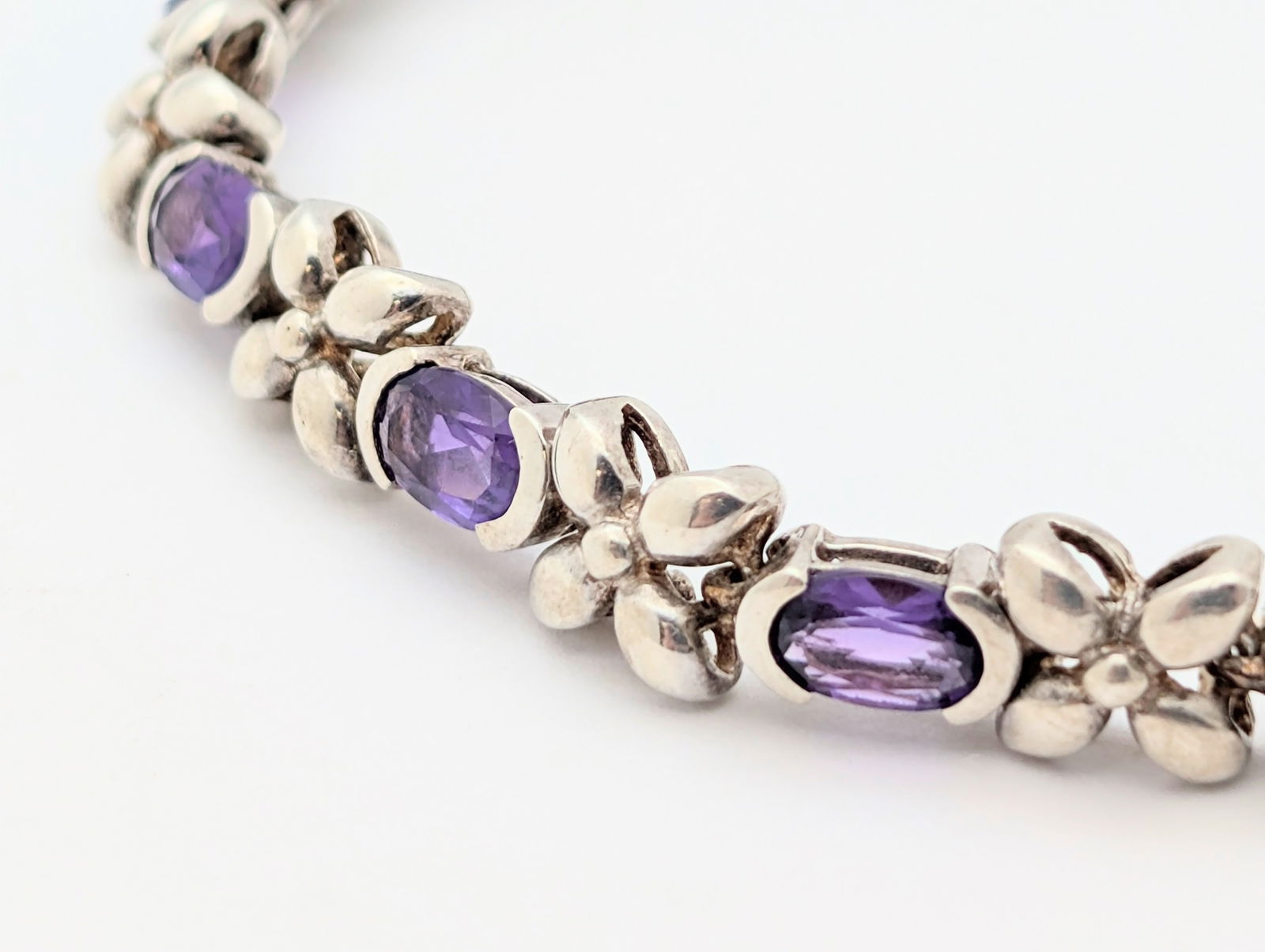 Sterling Silver Purple Flower Ladies Tennis Bracelet - 13.79g - 3