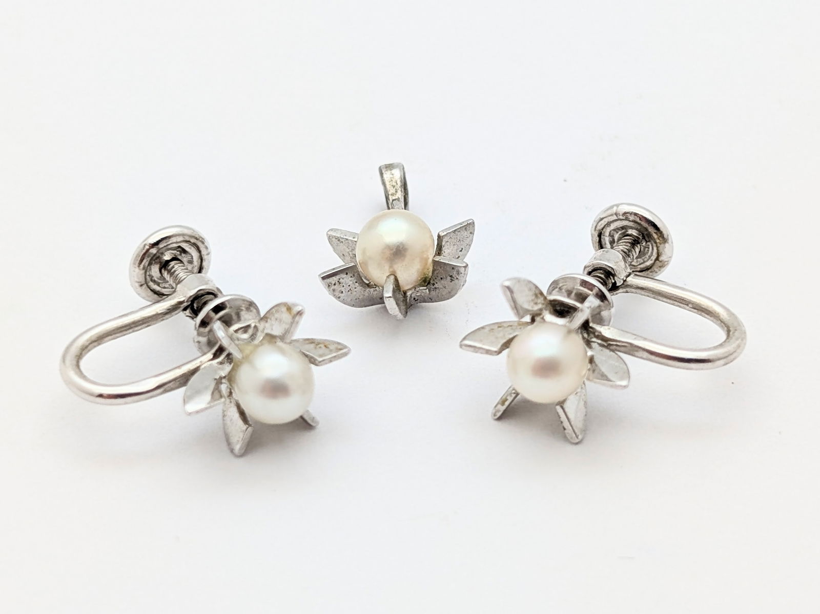 Vintage Sterling Silver Pearl Flower Pendant & Screw Back Earrings Set: Jewelry