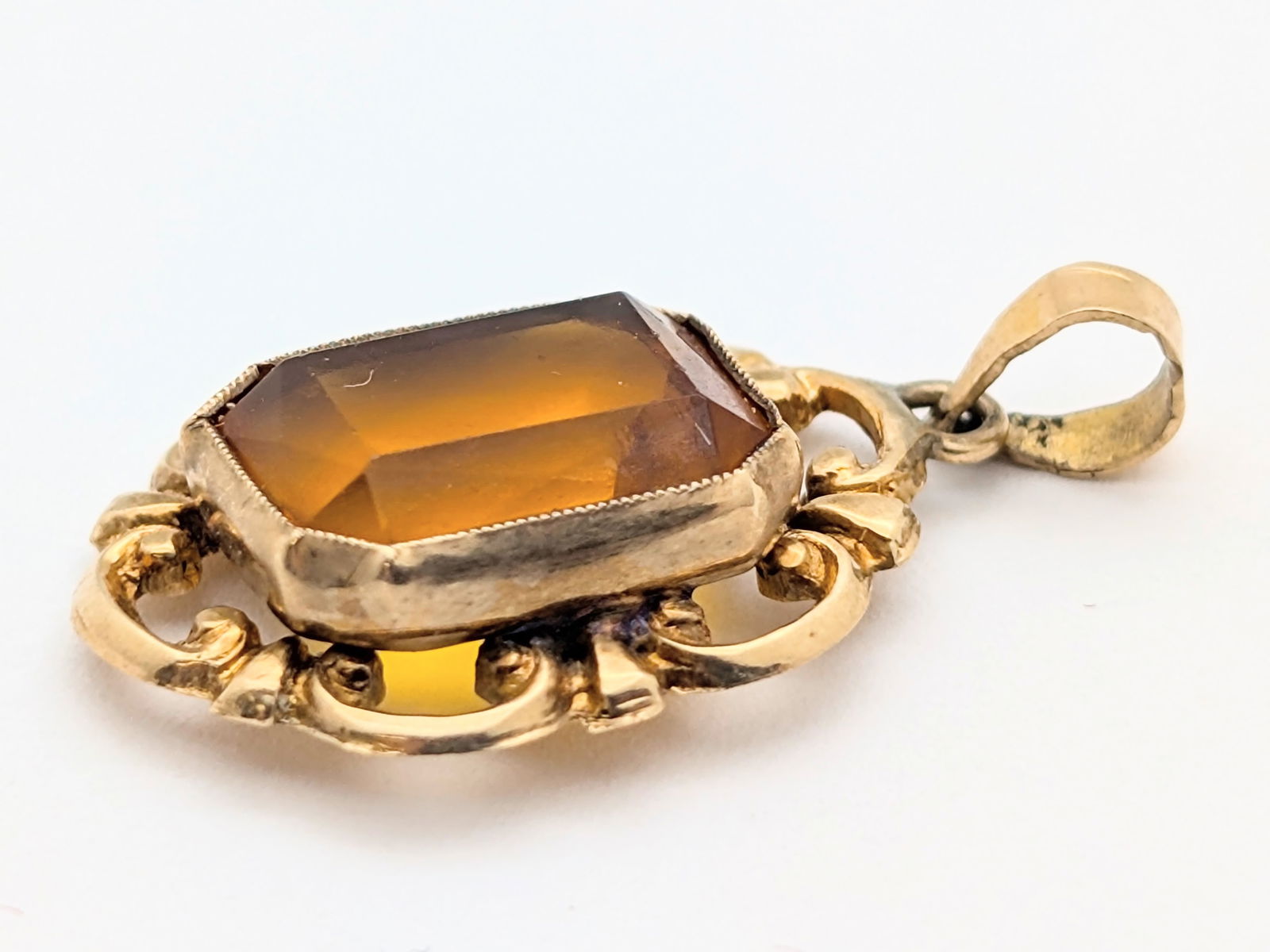 10K Gold Decorative Orange Gem Ladies Pendant - 1.42g - 2