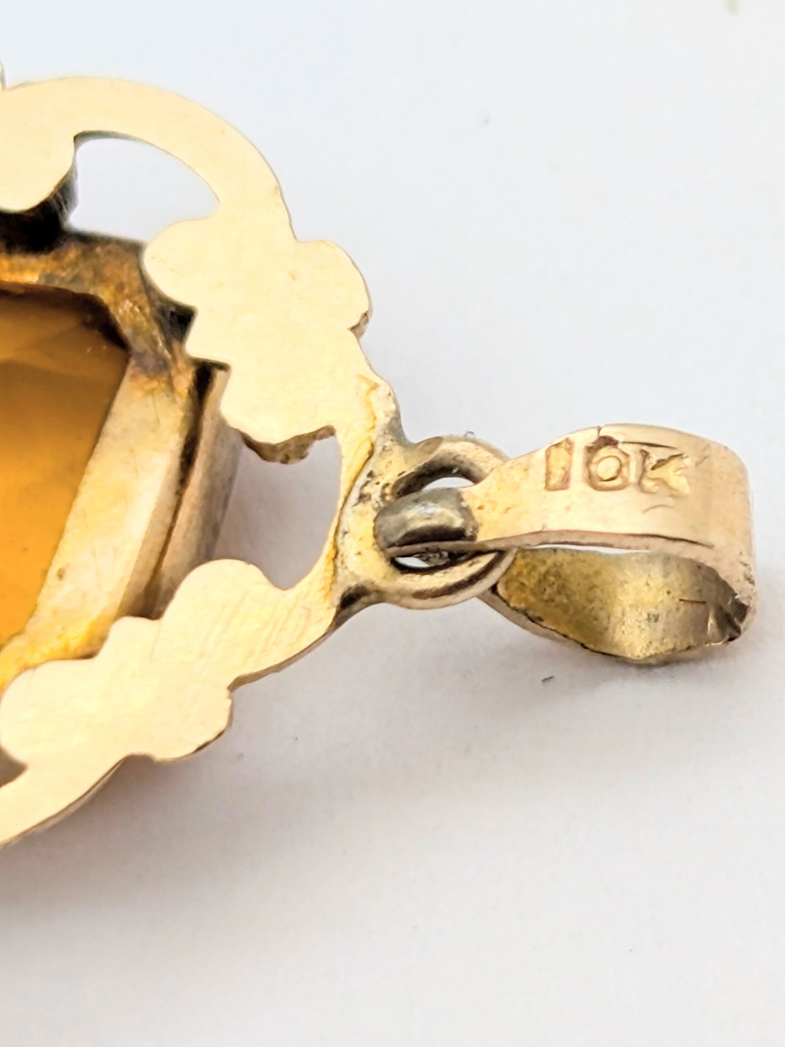 10K Gold Decorative Orange Gem Ladies Pendant - 1.42g - 4