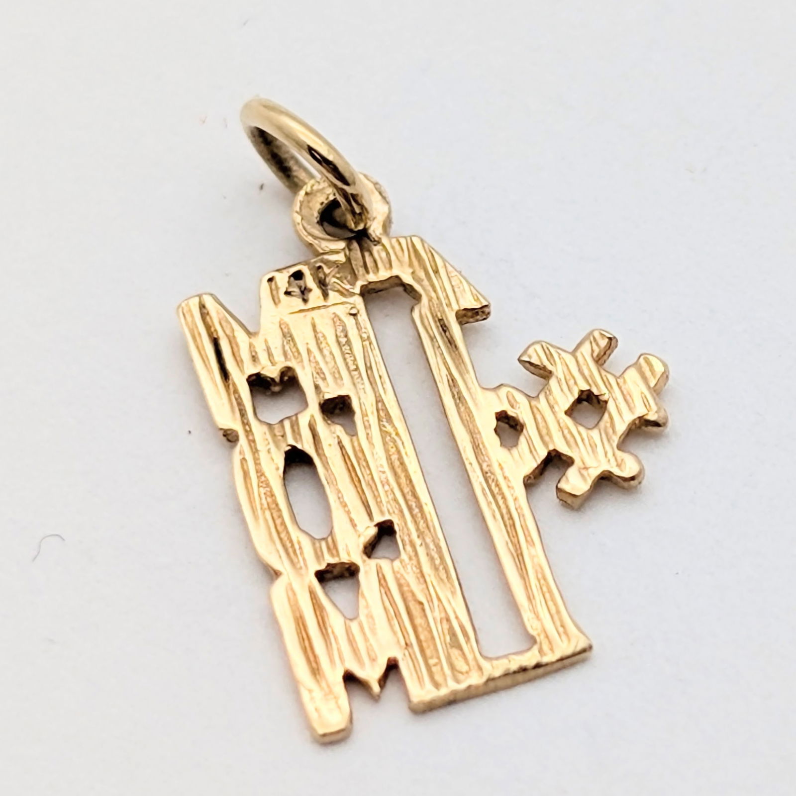 14K Gold "#1 Mom" Ladies Pendant - 0.52g - 3