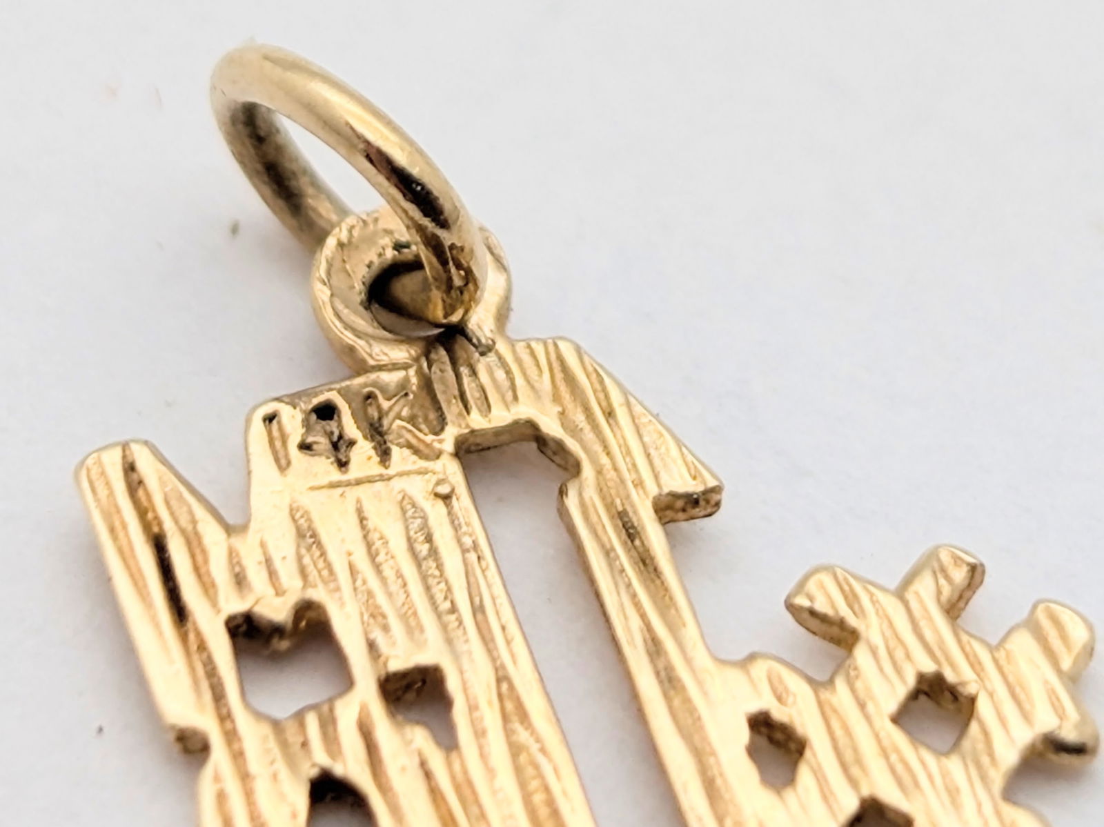 14K Gold "#1 Mom" Ladies Pendant - 0.52g - 4