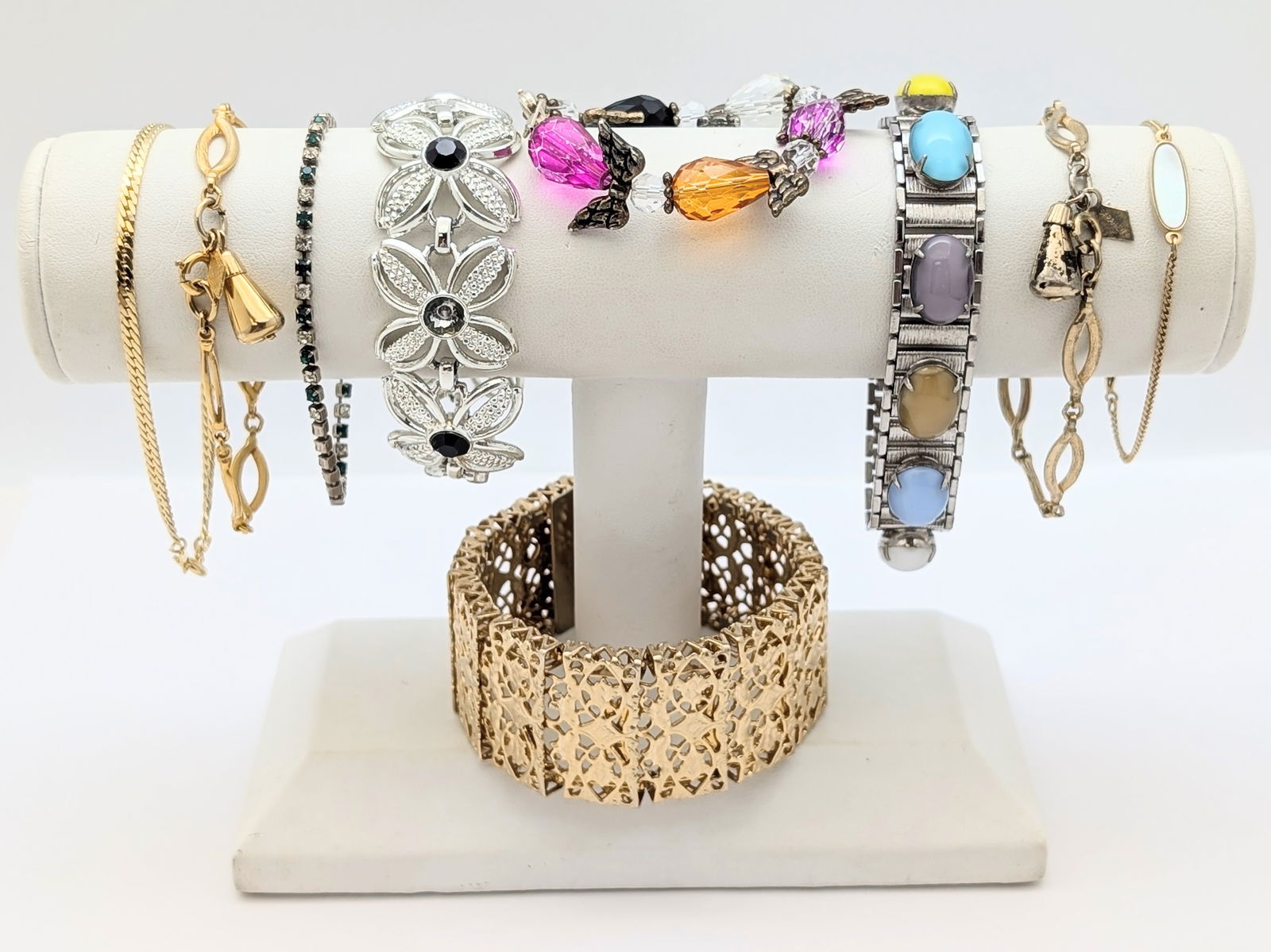 Large Lot of Ladies Bracelets- Cuff, Floral, Rhinestones, ect: Jewelry 