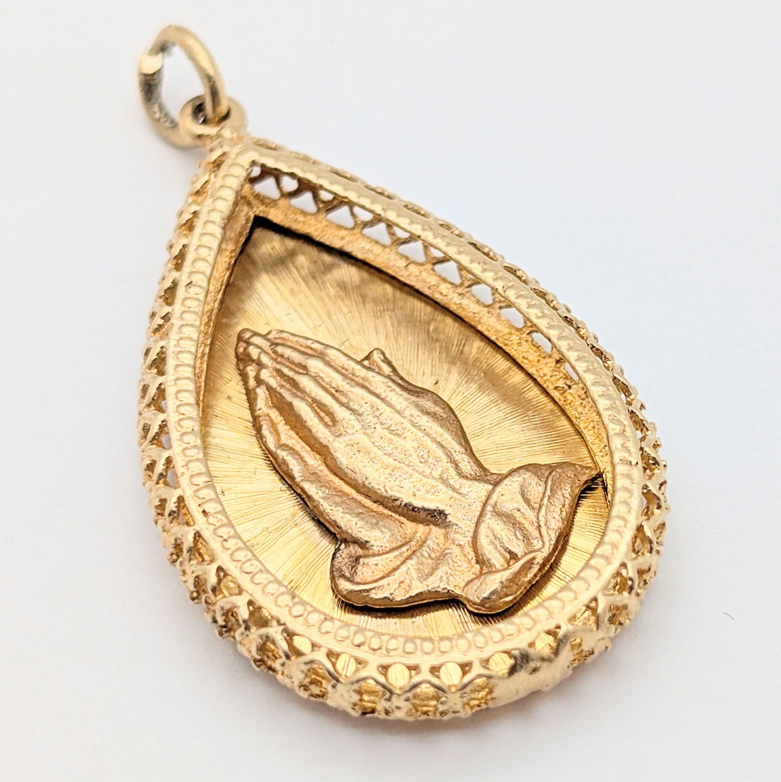 14K Gold Prayer Hands Charm - 6.91g: Jewelry 