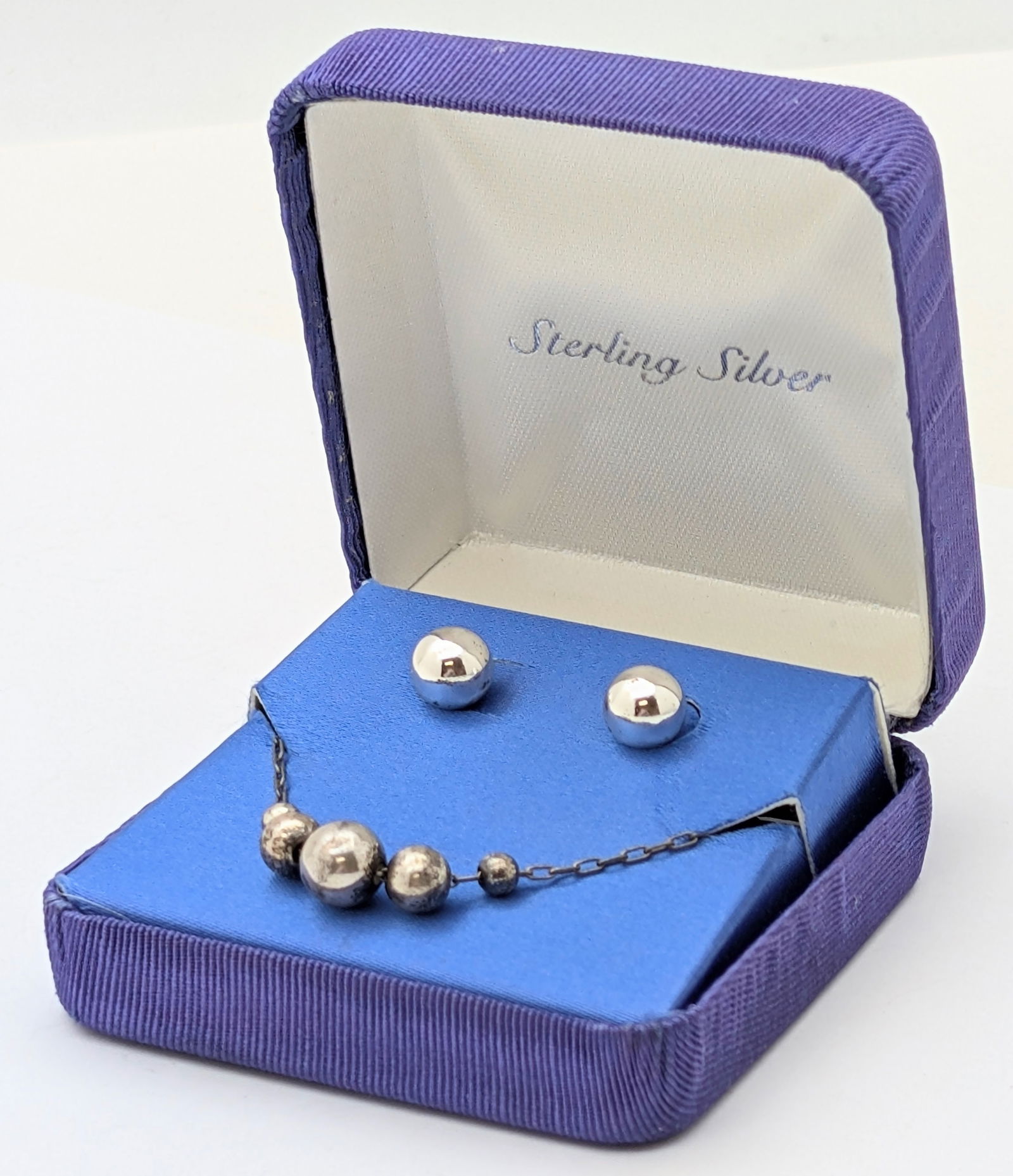 Sterling Silver Beaded Ladies Necklace & Earring Set: Length: 18in 