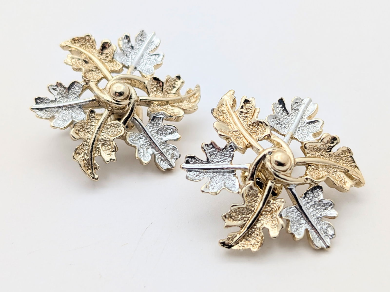 Vintage Sarah Coventry Bi-Color Leaf Earrings: Jewelry 