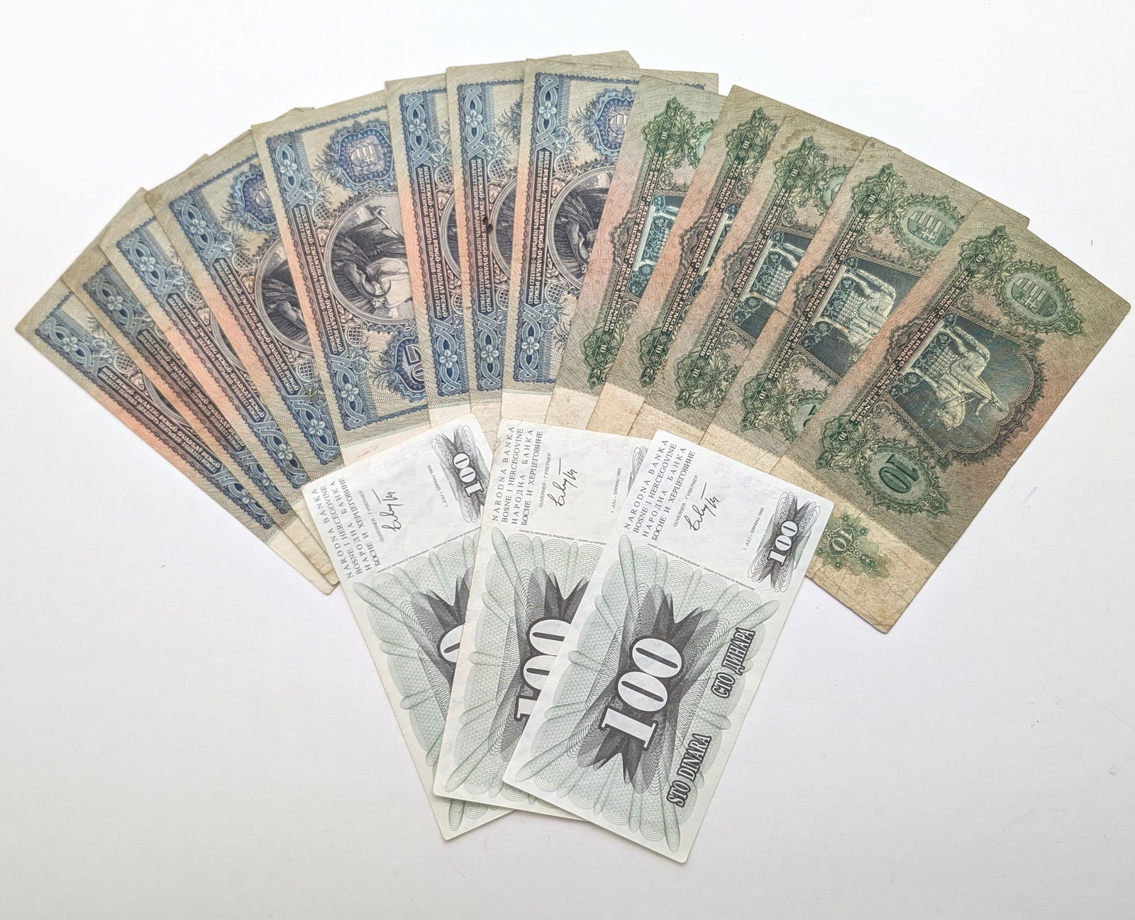 Large lot of Foreign Banknotes- 100 Dinara, 10 Pengo, 20 Pengo (1 of 2)