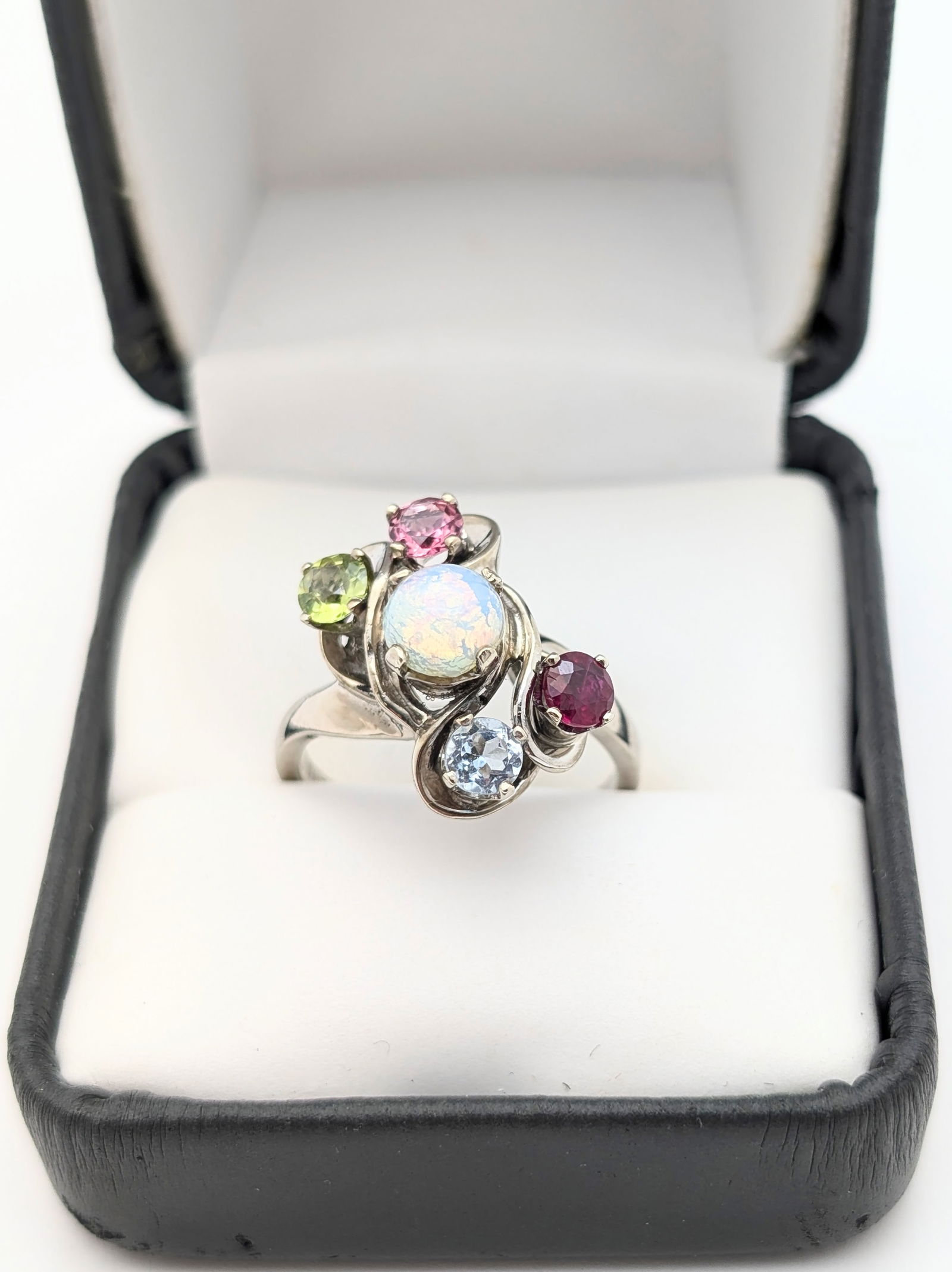 FEATURE 14K White Gold Opal & 4 Gems Ladies Ring - 5.42g: Size 7.75 