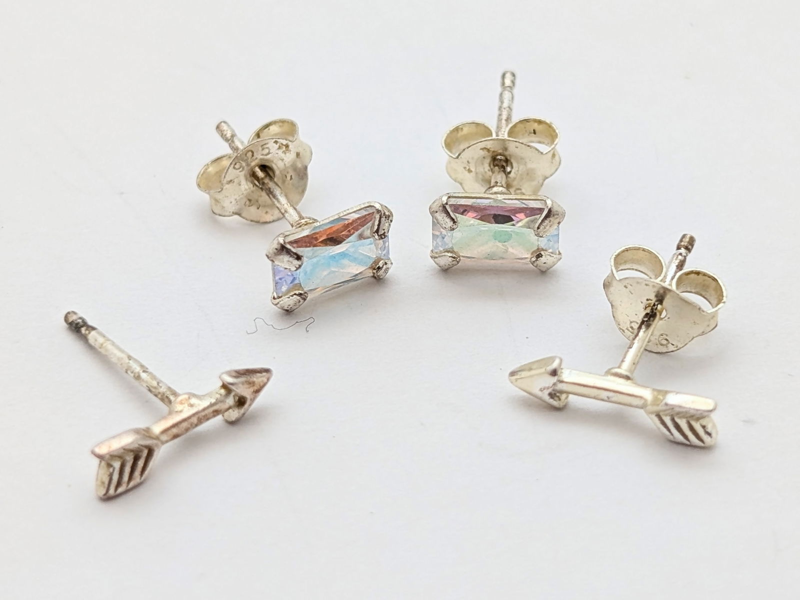 Lot of 2 Sterling Silver Ladies Stud Earrings - Arrows & Rectangles: One back is missing 