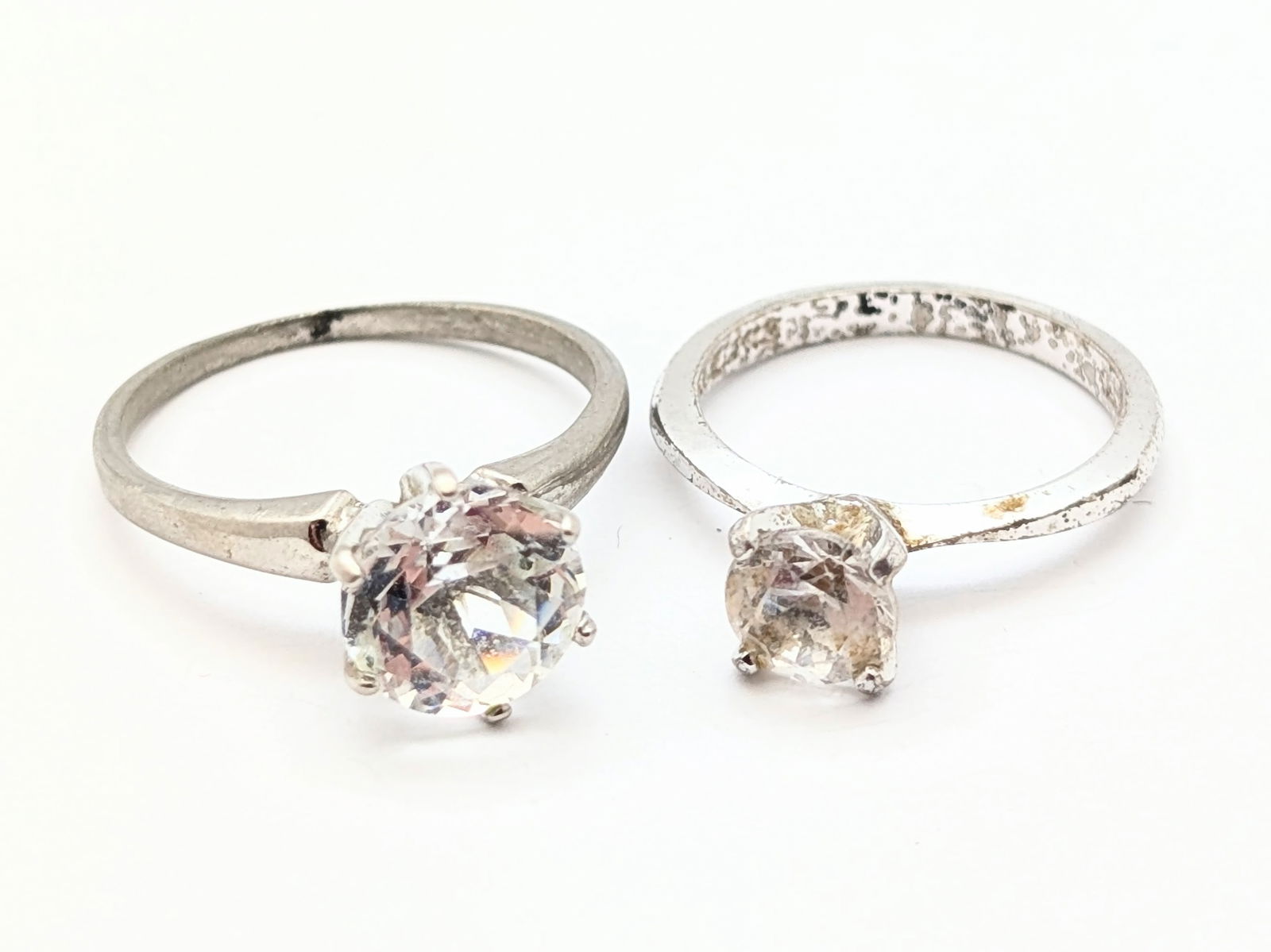 Lot of 2 Costume Ladies Rings: Jewelry 