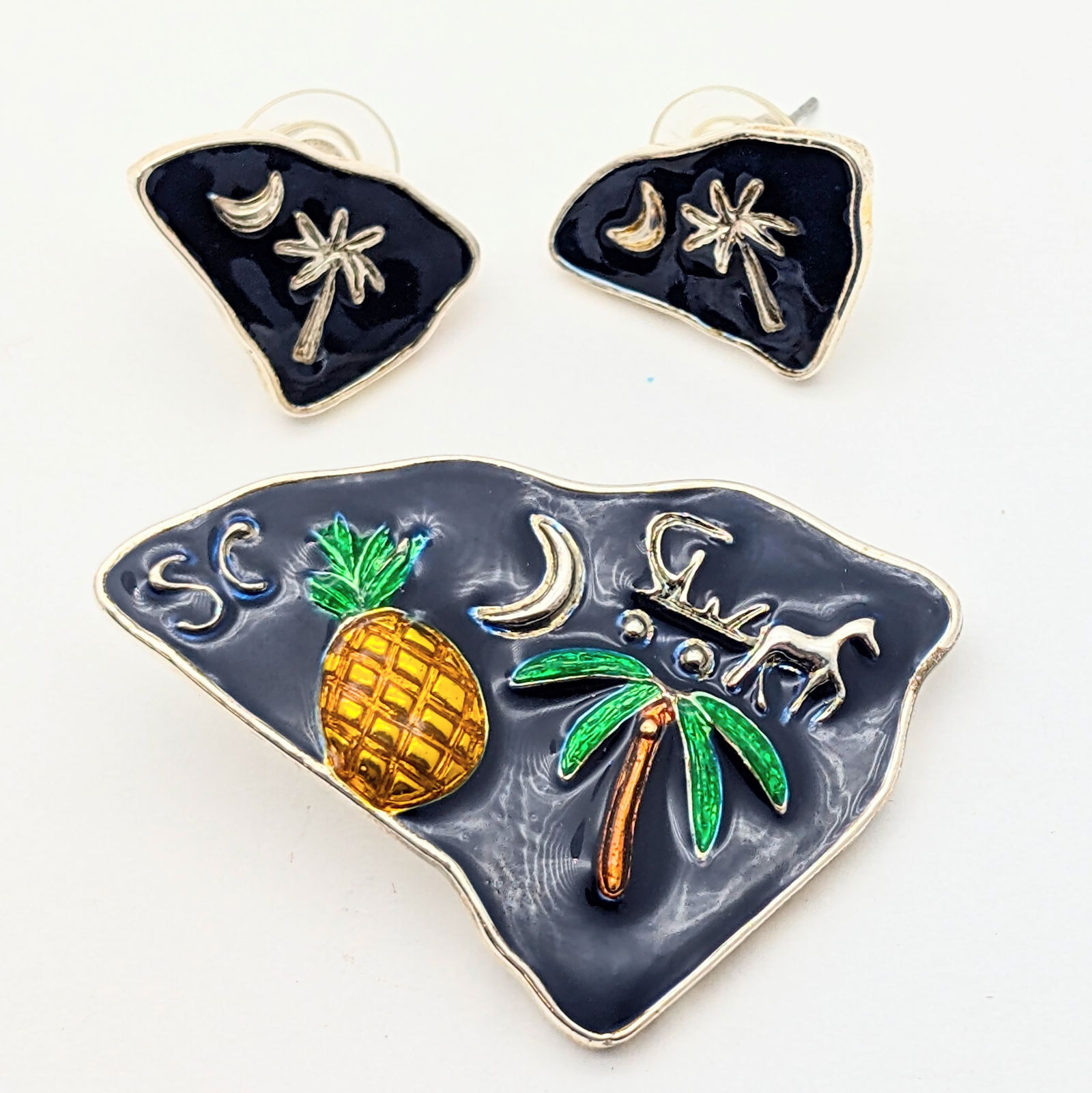 Lot of South Carolina Stud Earrings & Pendant Set: Jewelry 