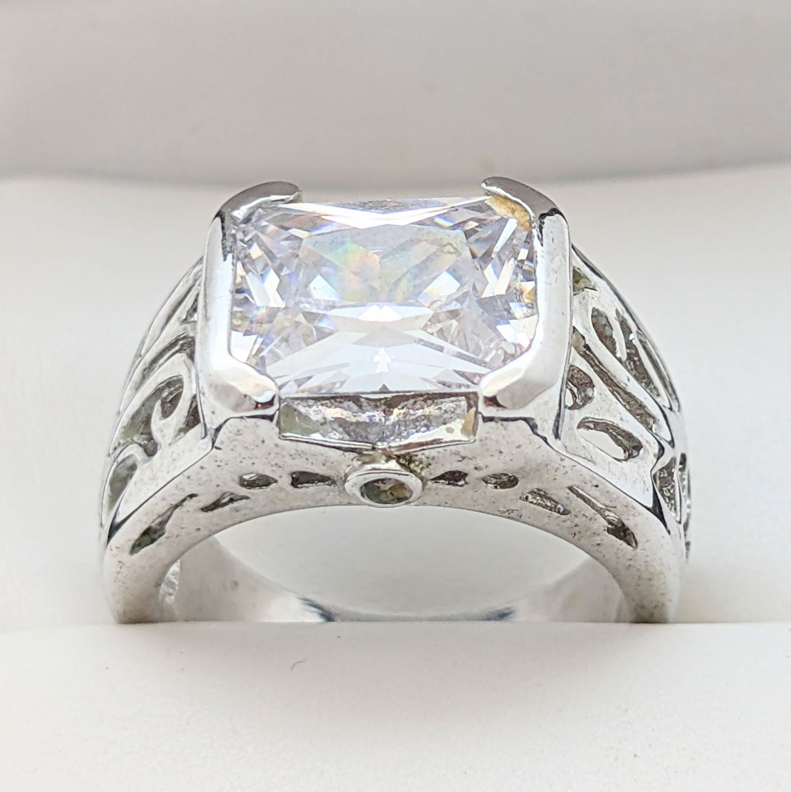 Sterling Silver White Square Gem Ladies Ring Stamped GR: Size: 6.75 