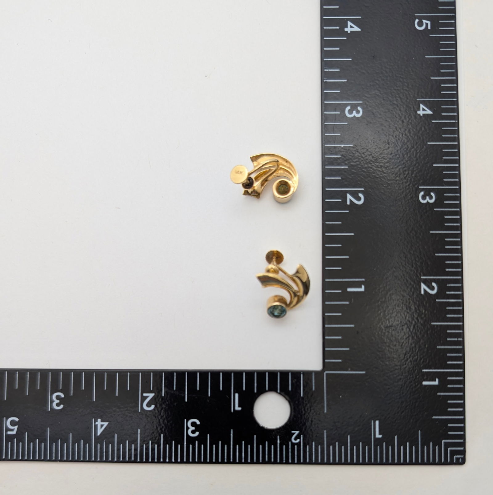 Vintage 14K Gold Light Blue Gem Ladies Screw Back Earrings - 3.22g - 4