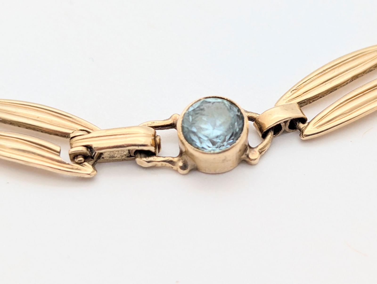Vintage 10K Gold Light Blue Gem Ladies Bracelet - 9.34g - 3