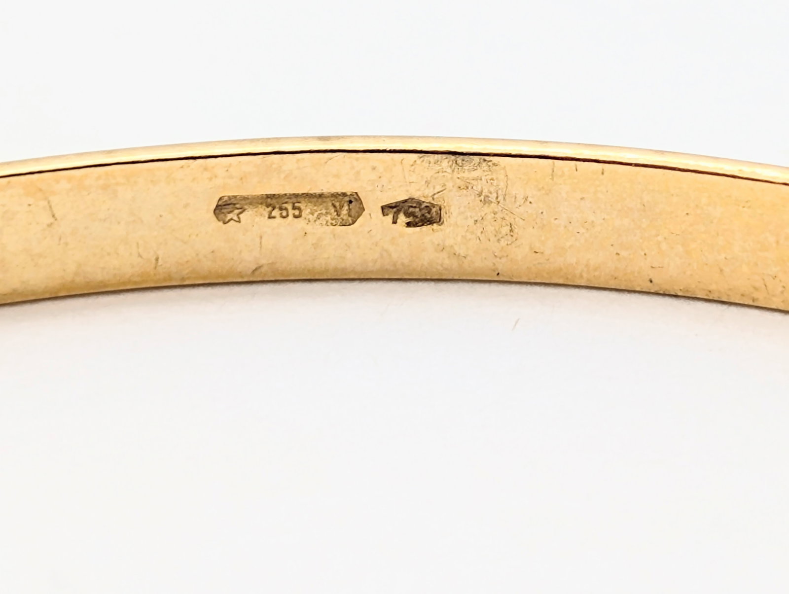 18K Gold Etched Ladies Bangle Bracelet - 8.21g - 3