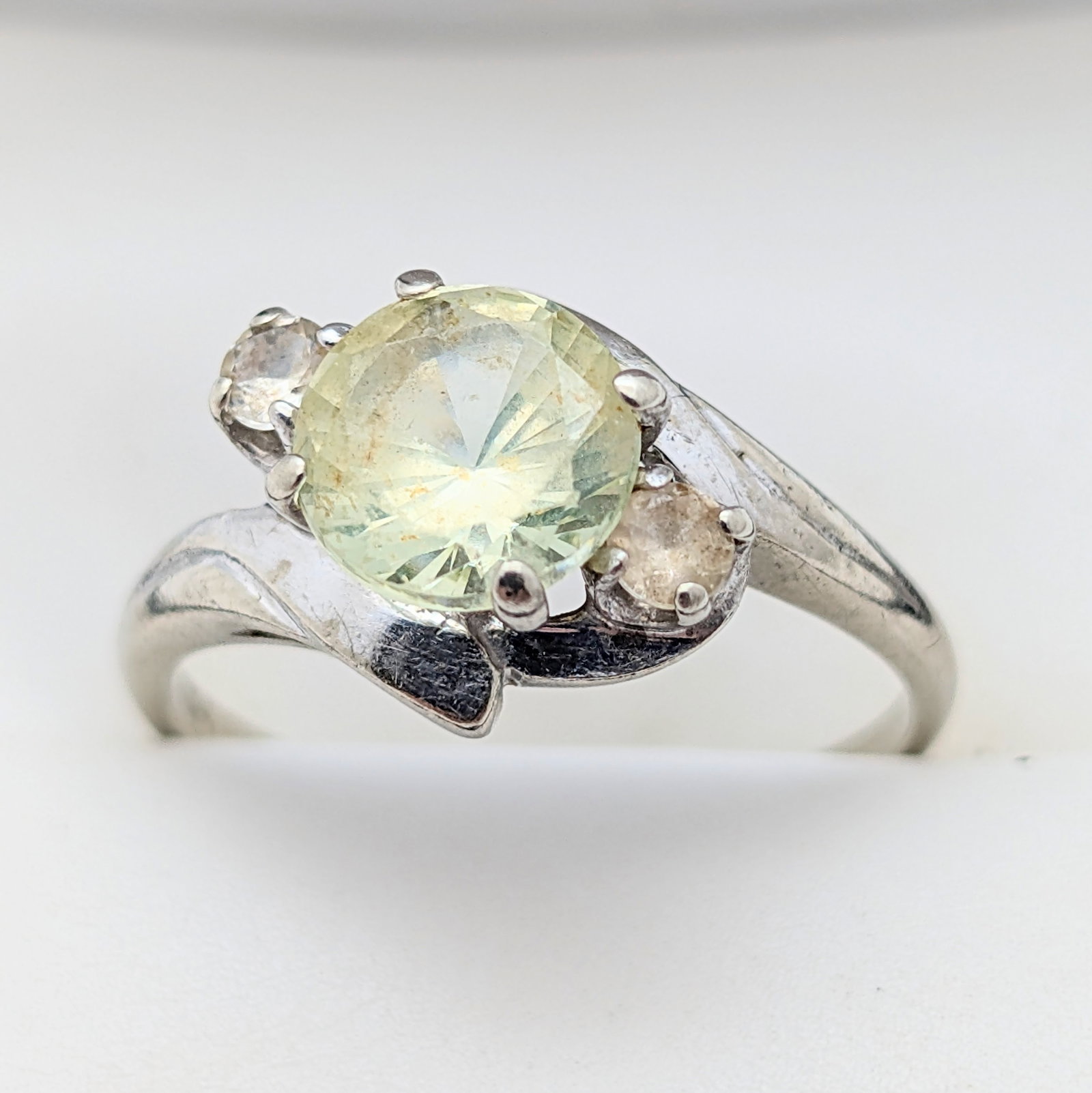 10K White Light Yellow & White gem Gold Ladies Ring - 2.37g: Size: 7.5 