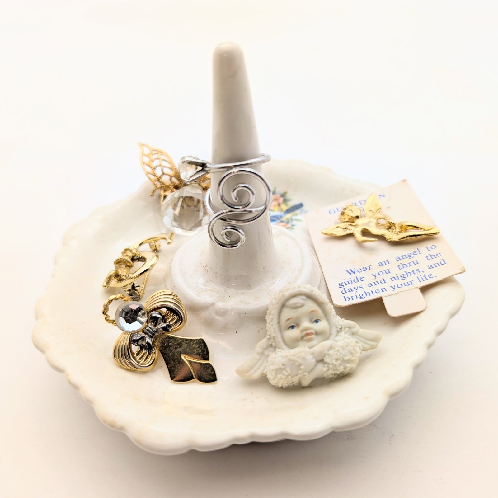 Lot of Ladies Angel Brooches, Rings & Ring Stand: Jewelry 