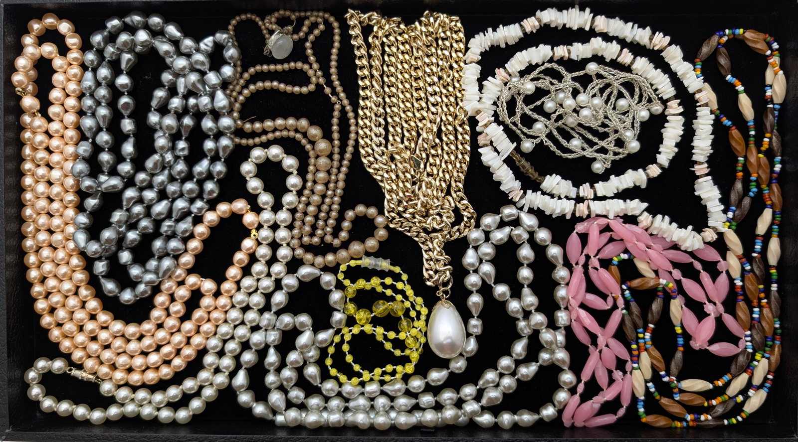Large Lot of Ladies Costume Necklaces - Mostly Beaded: Jewelry 