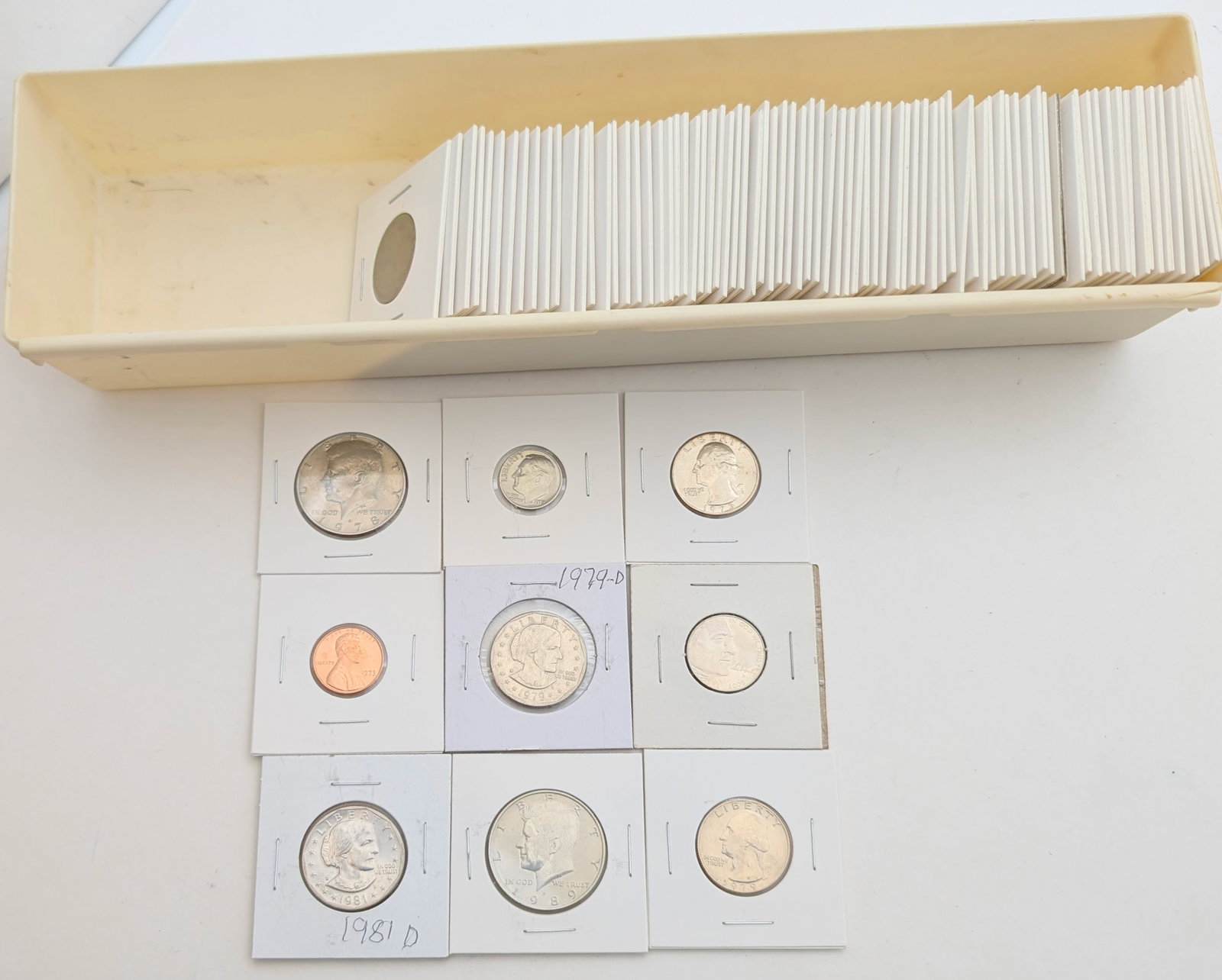 Large Lot of 85+ US Coins in Flips - Susan B Dollars, JFK Halves, Washington Quarters, etc: Coin 