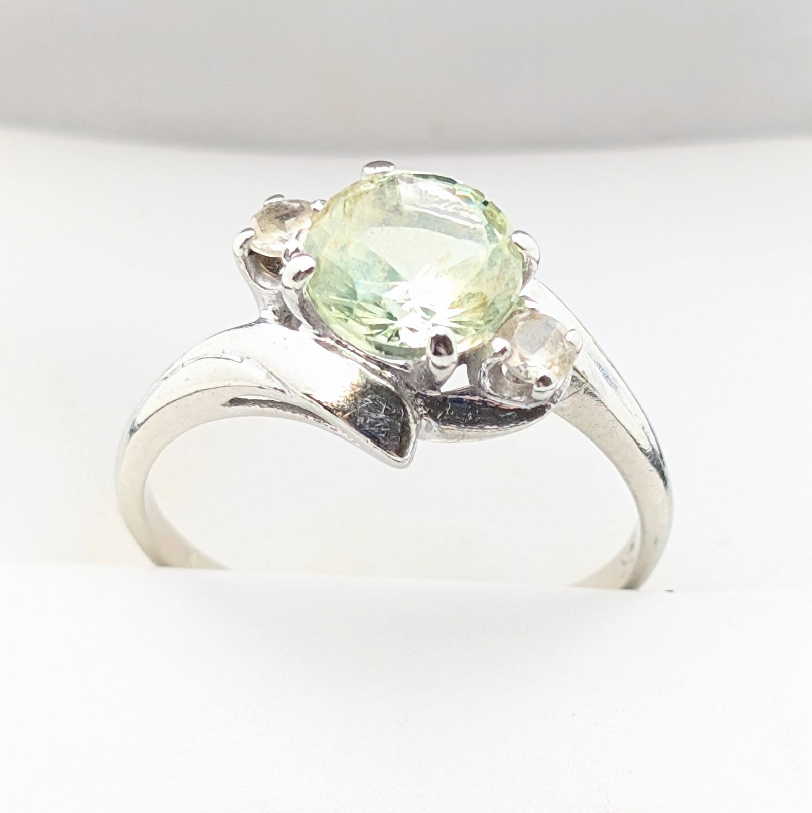 10K White Light Yellow & White gem Gold Ladies Ring - 2.37g: Size: 7.5 