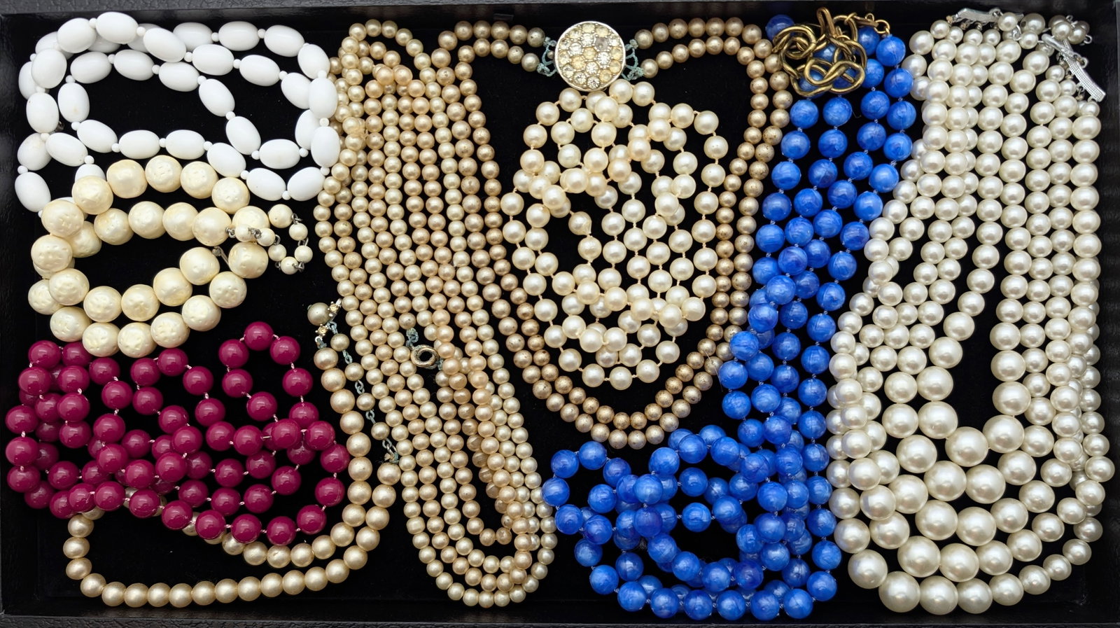 Large Lot of Vintage Beaded Ladies Necklaces - Various Colors: Jewelry 