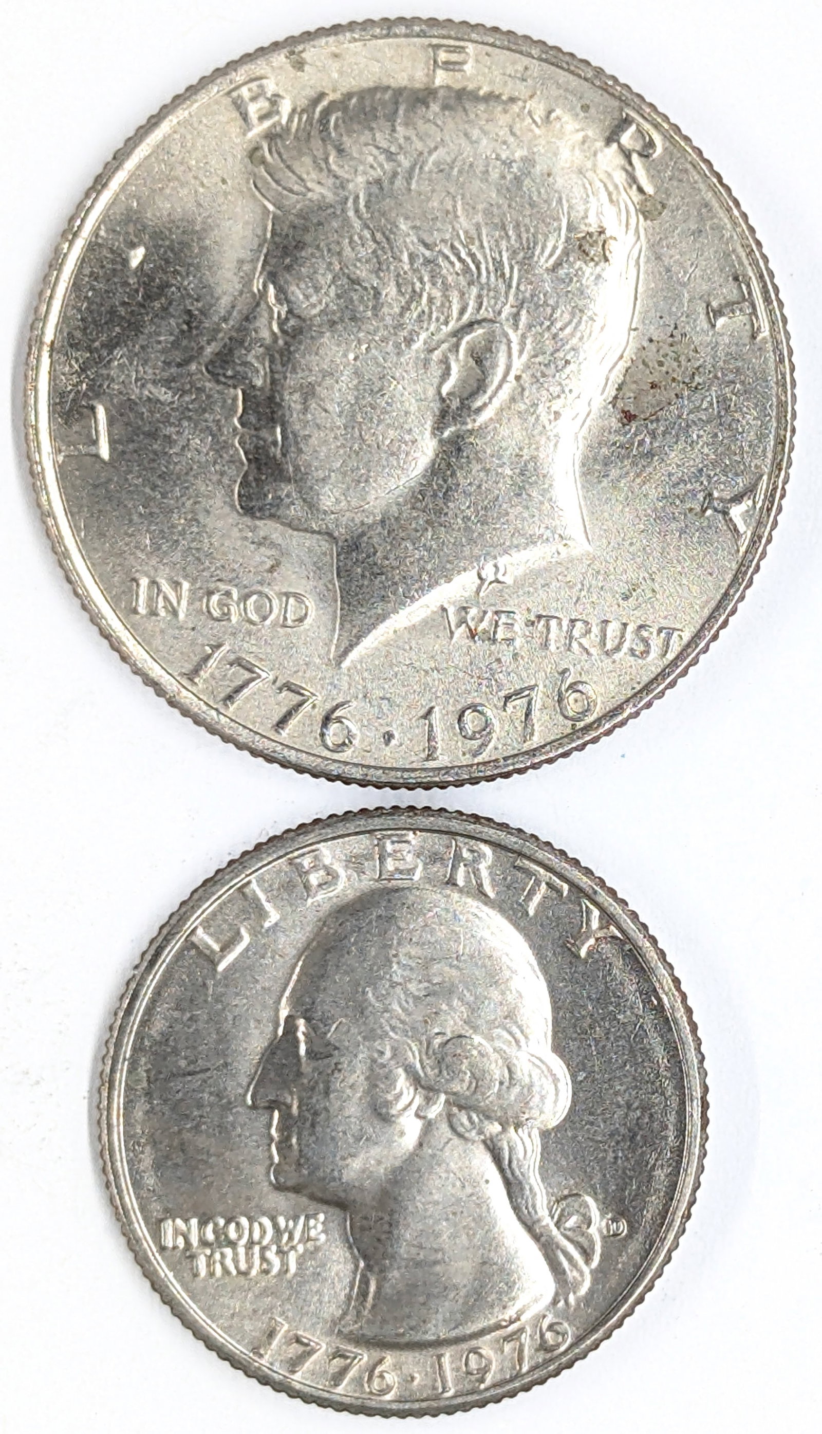 1976 US Mint Bicentennial 2-Coin Set - Half & Quarter: Coin 