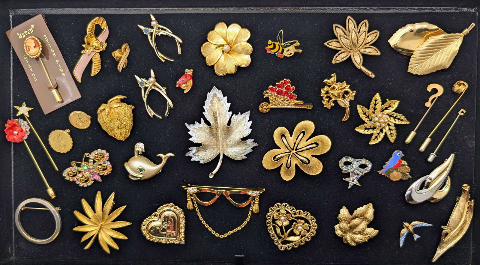 Large Lot of Vintage Stick Pins and Brooches- Flowers, Cameo, Birds, Ect...: Jewelry 