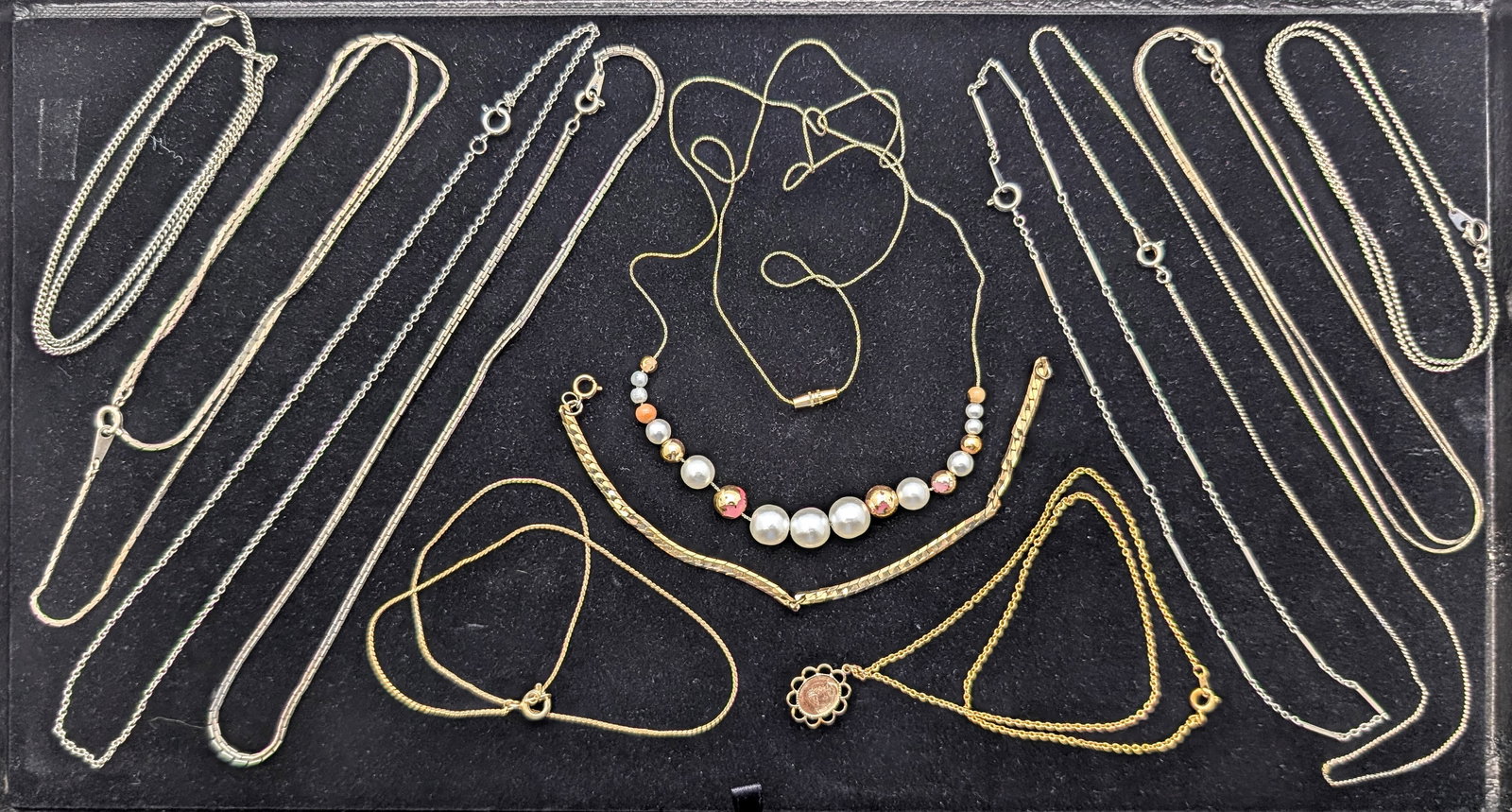 Large Lot of Silver & Gold Toned Ladies Necklaces (1 of 5)