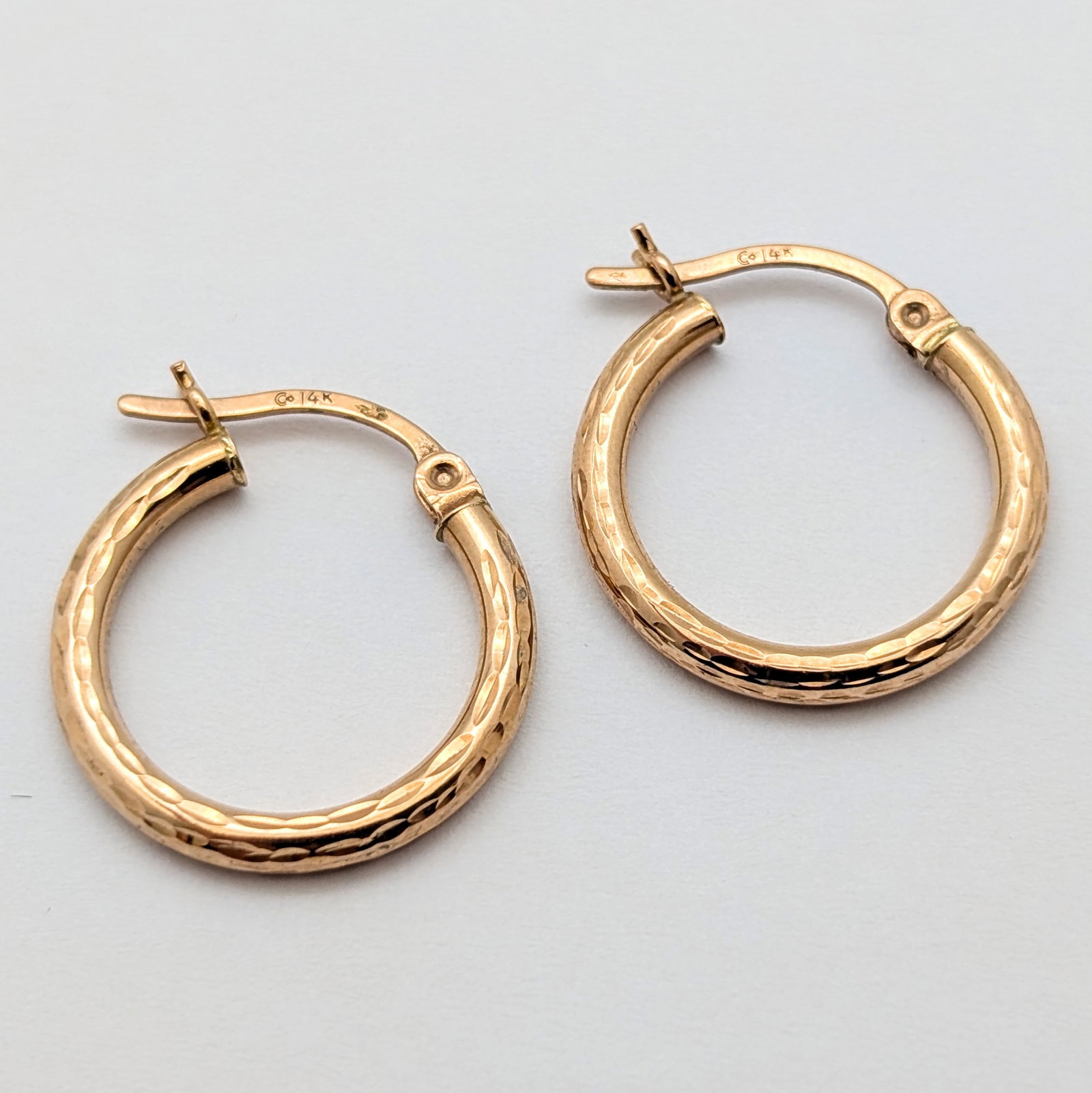 14K Gold Hammered Ladies Hoop Earrings - 1.28g: Jewelry