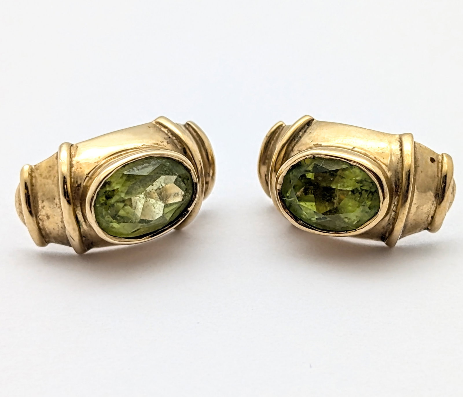 10K Gold Green Gem Ladies Stud Earrings - 2.58g: Jewelry